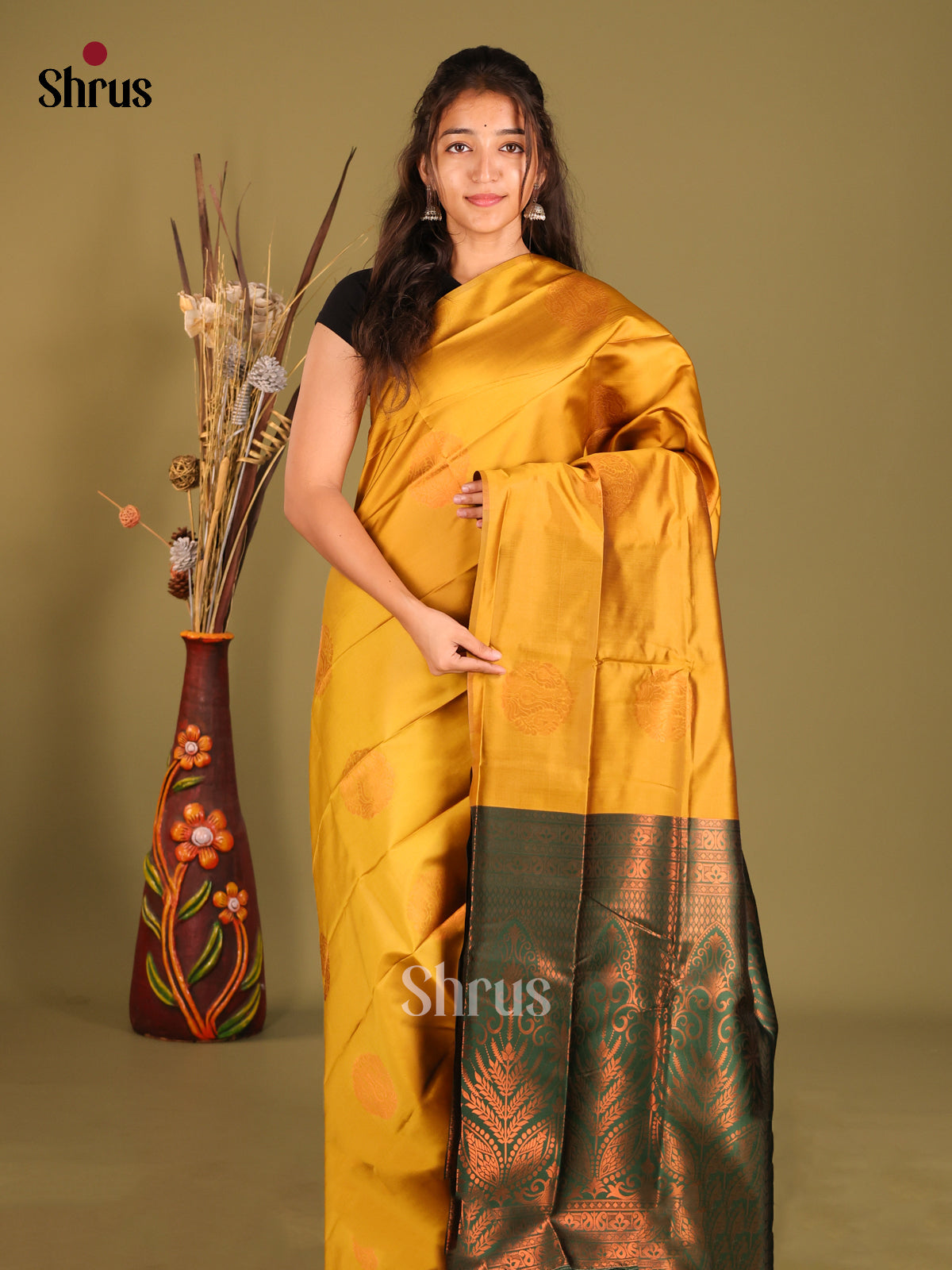 Mathulir Green & Green- Semi Softsilk Saree - Shop on Shrus.com