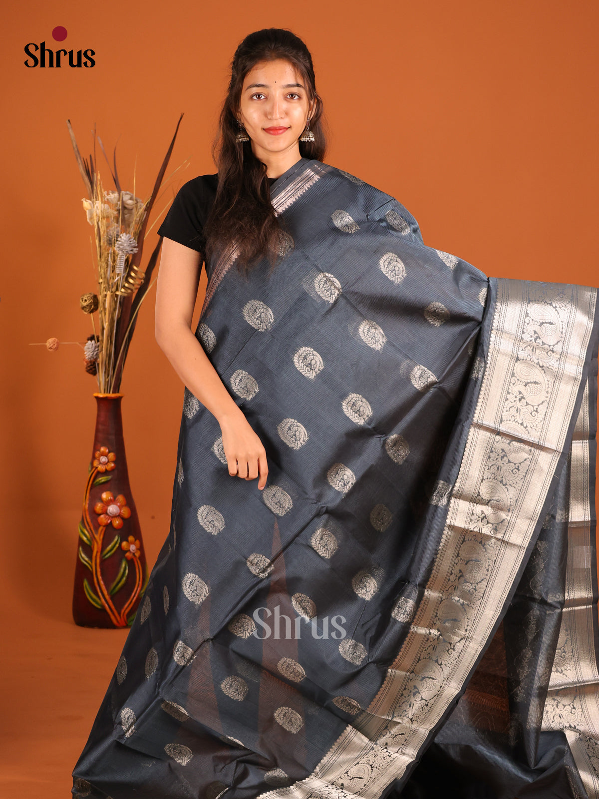 Black Single Tone Mangalagiri silkcotton Saree with zari floral buttas