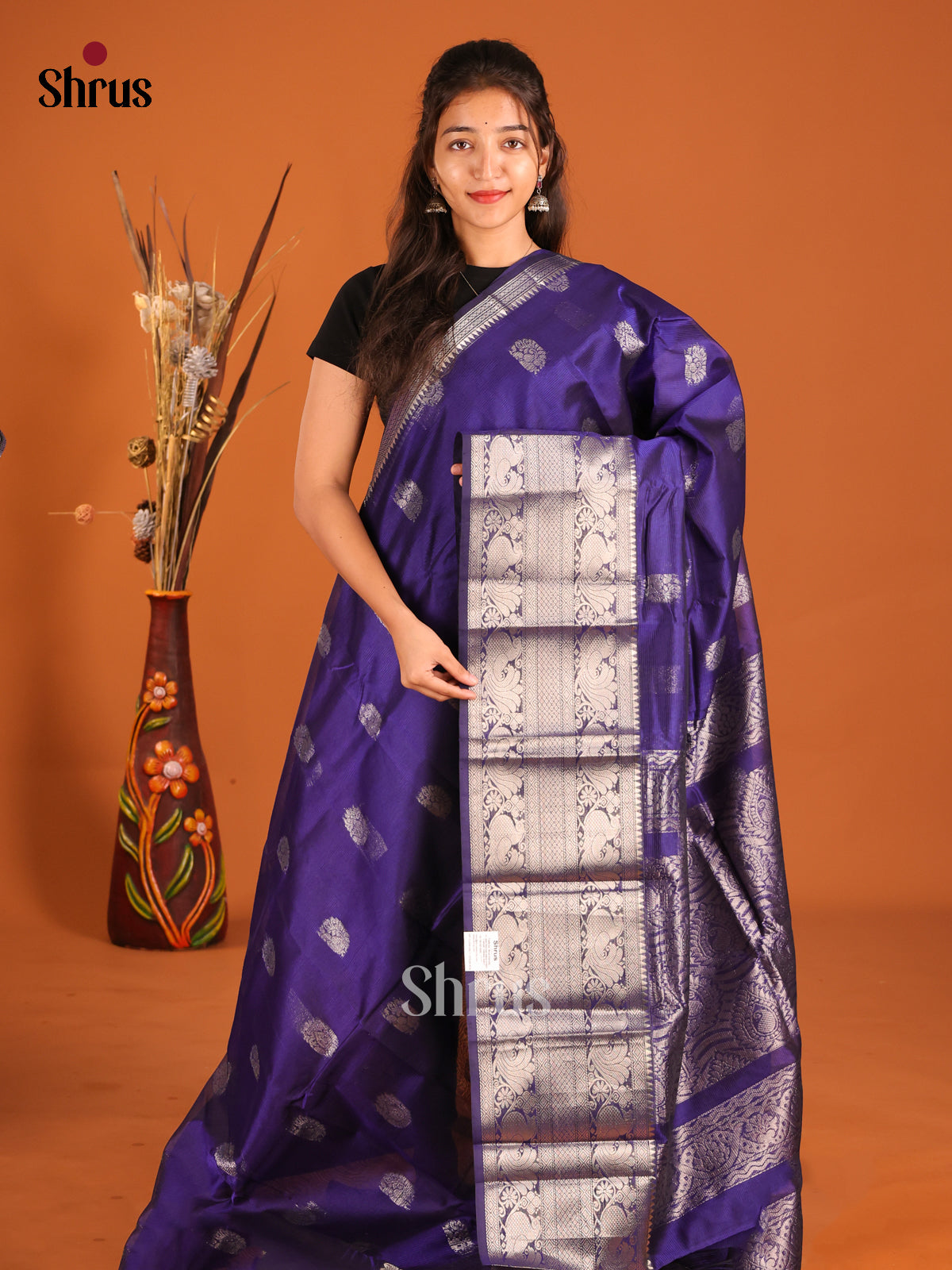 Blue single tone Mangalagiri silkcotton Saree gleams with floral buttas