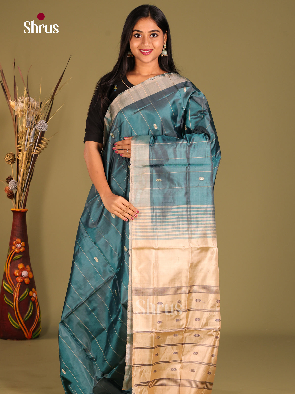Peacock Blue & Cream - Banana Pith without blouse Saree - Shop on Shrus.com