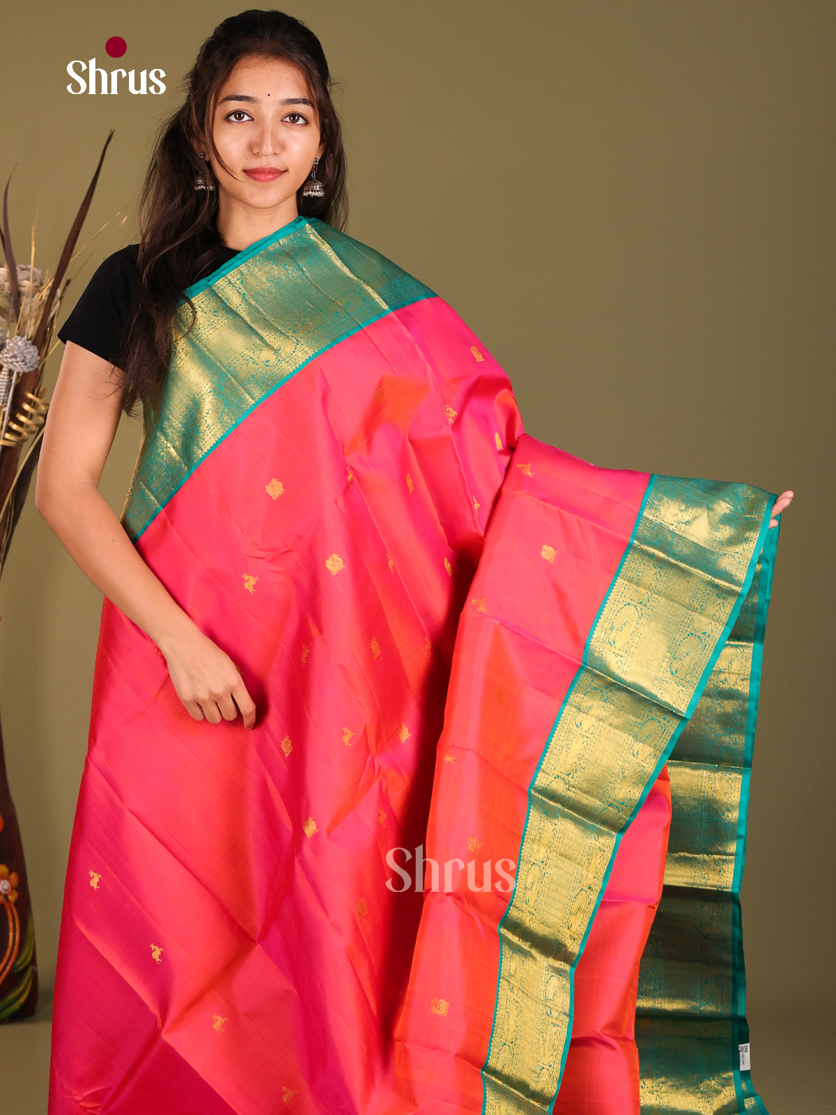 Orangish Pink Korvai Kanchipuram Silk Saree with peacock buttas & Green Brocade Pallu 1