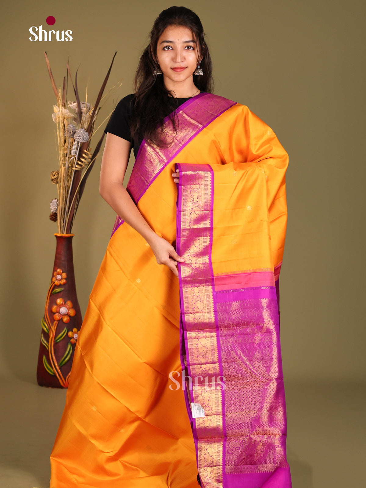 Luminous Mambazha Yellow Korvai Kanchipuram Silk Saree with Majenta brocade pallu