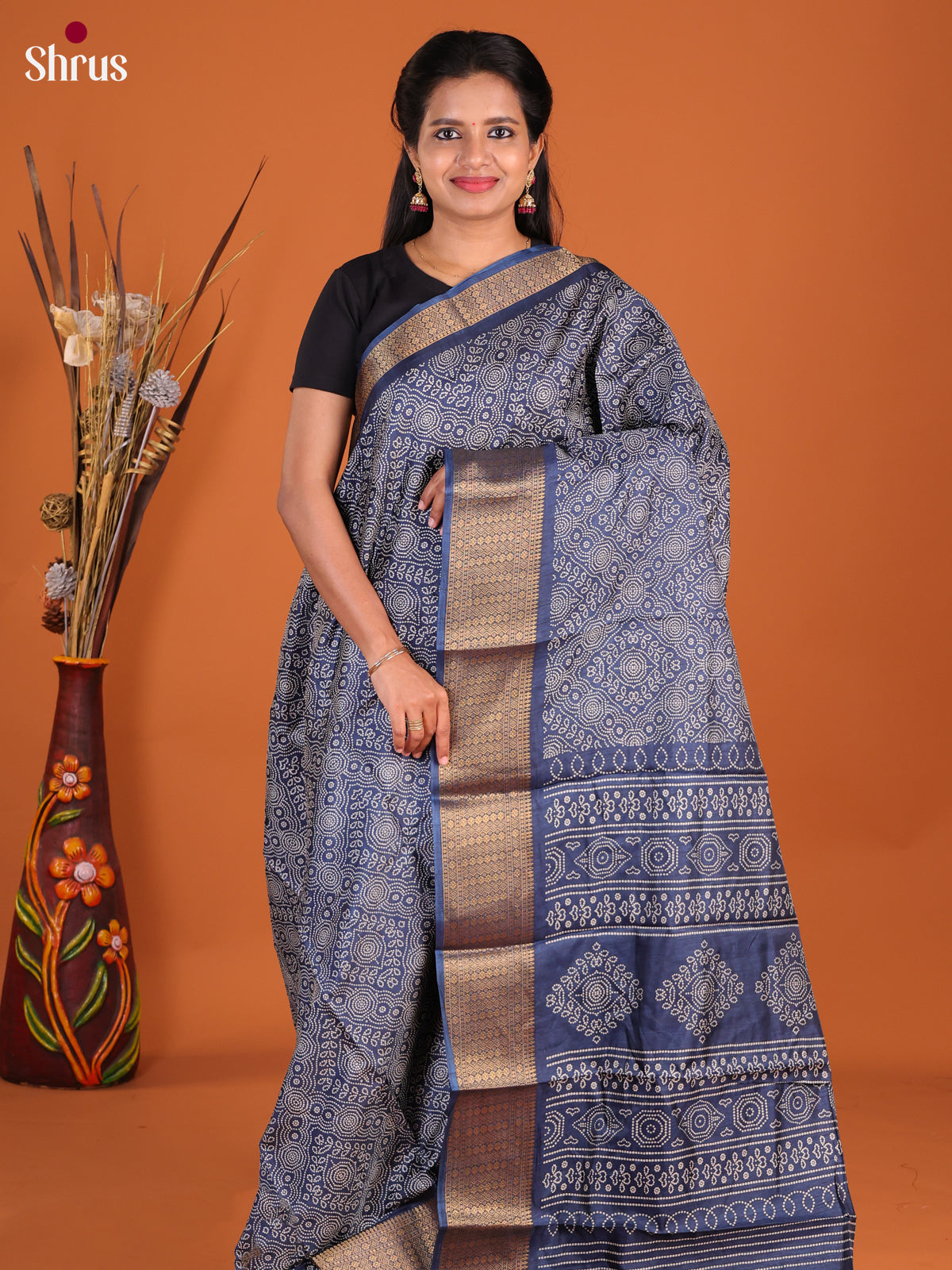 DHS09018 - Semi Crepe Saree - Shop on Shrus.com