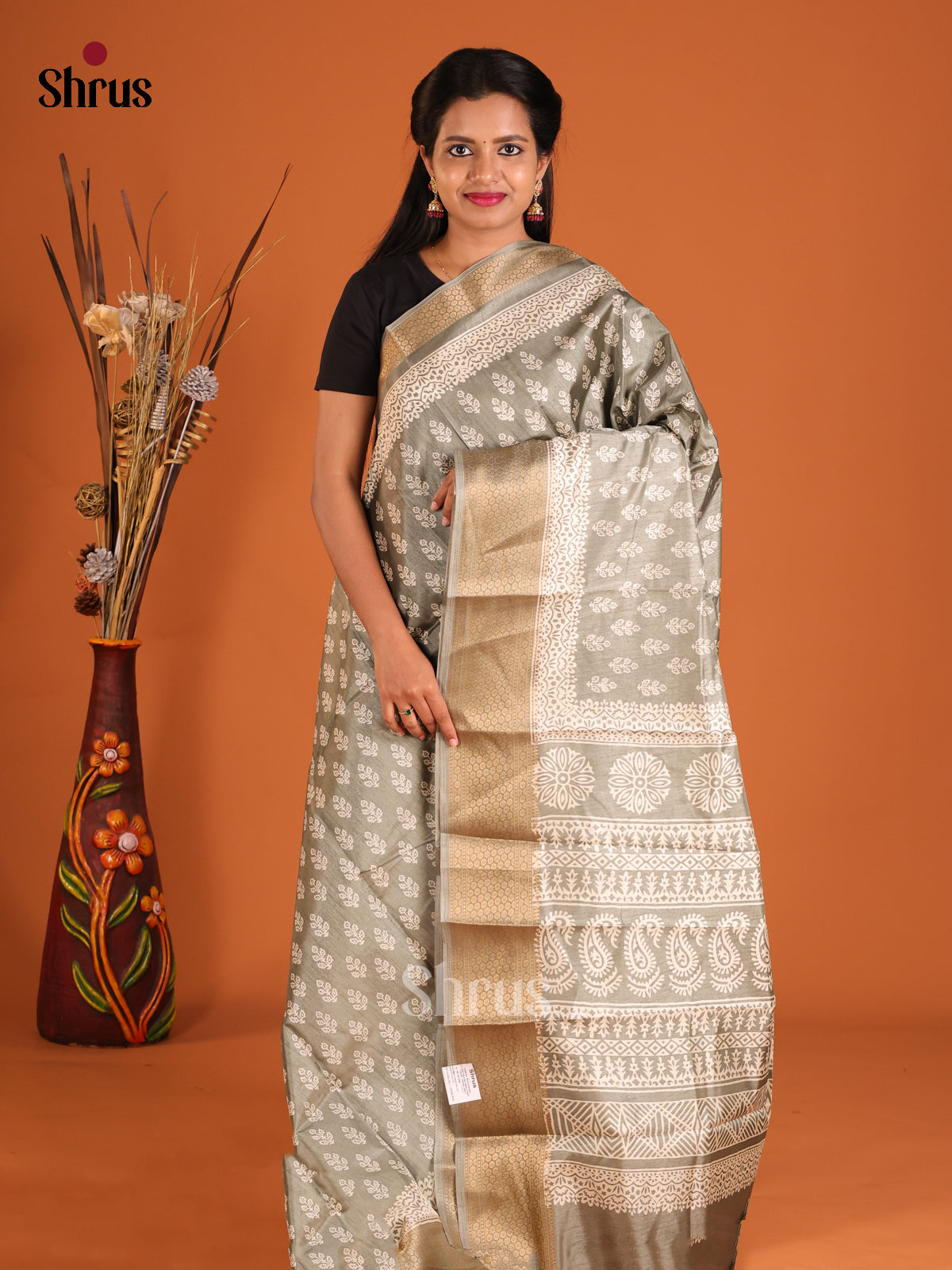 DHS09027 - Semi Crepe Saree - Shop on Shrus.com
