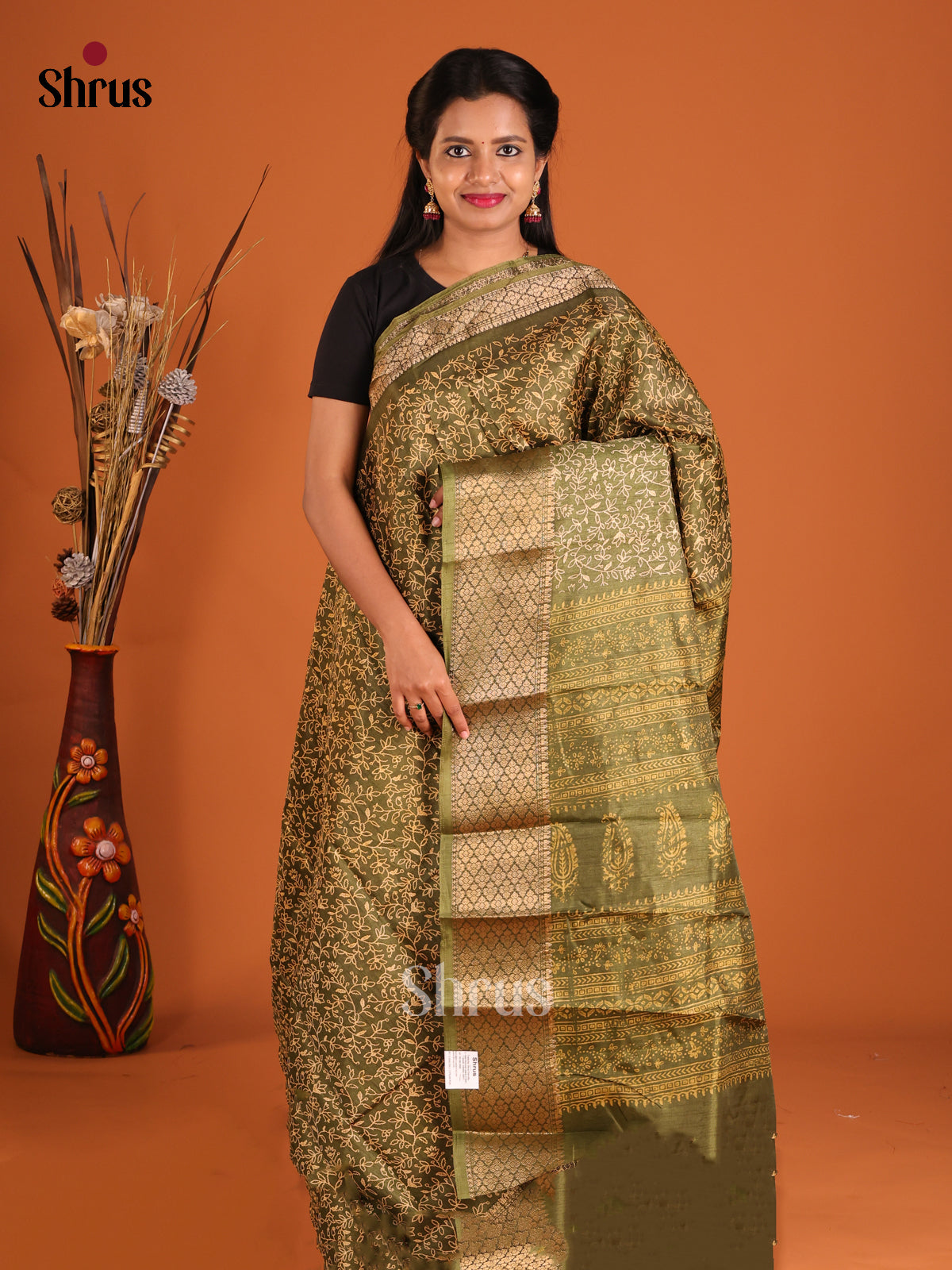 DHS09028 - Semi Crepe Saree - Shop on Shrus.com