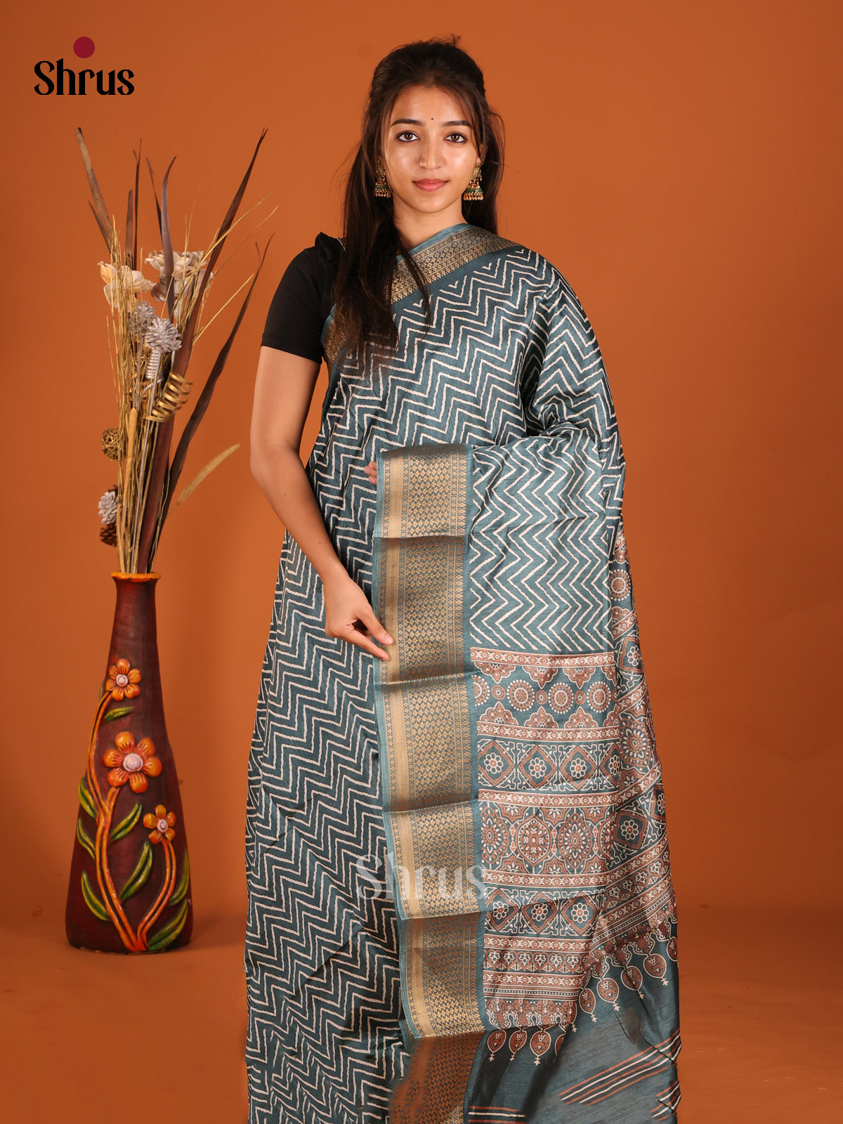 DHS09101 - Semi Crepe Saree - Shop on Shrus.com