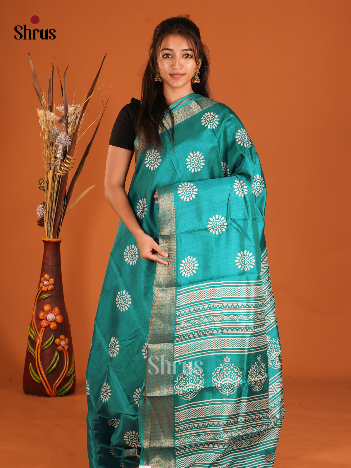 DHS09116 - Semi Crepe Saree - Shop on Shrus.com