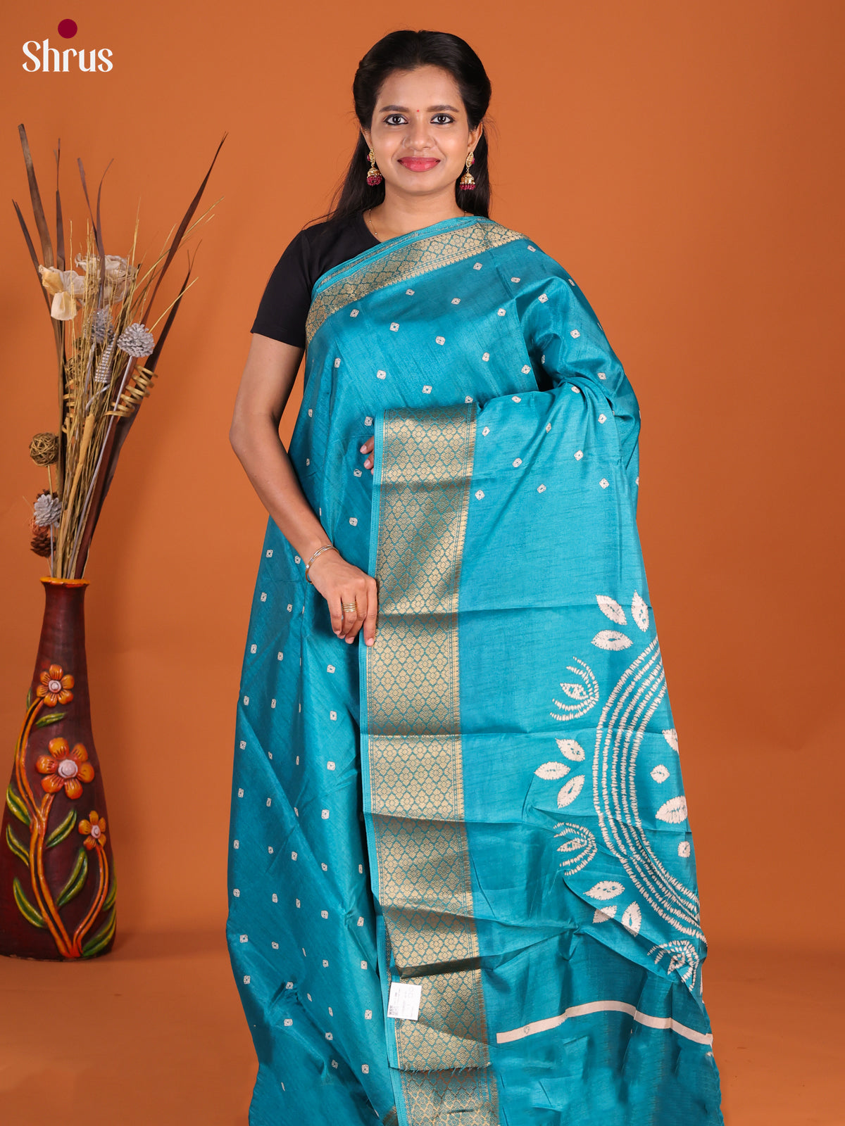 DHS09157 - Semi Crepe Saree - Shop on Shrus.com