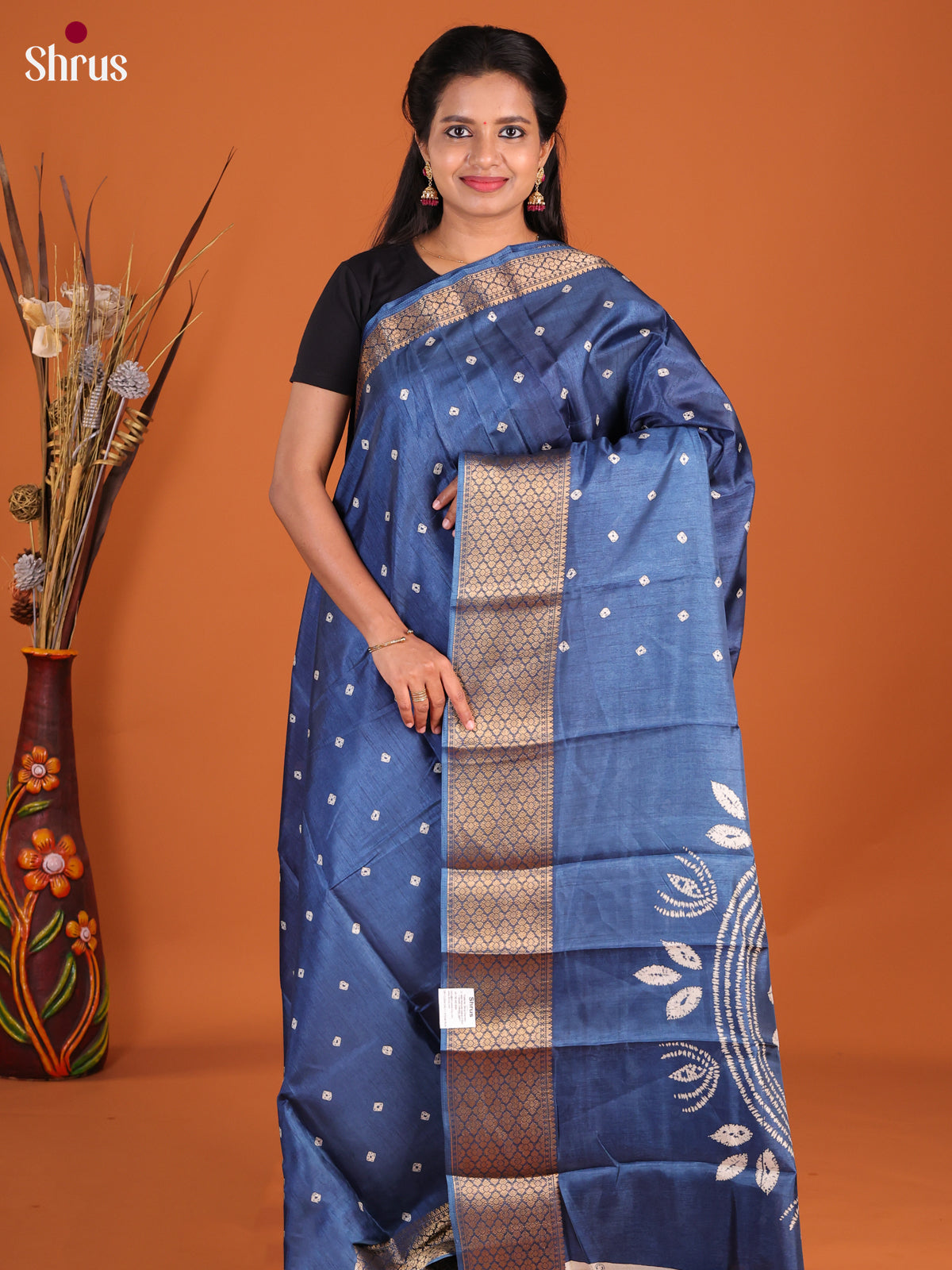 DHS09169 - Semi Crepe Saree - Shop on Shrus.com