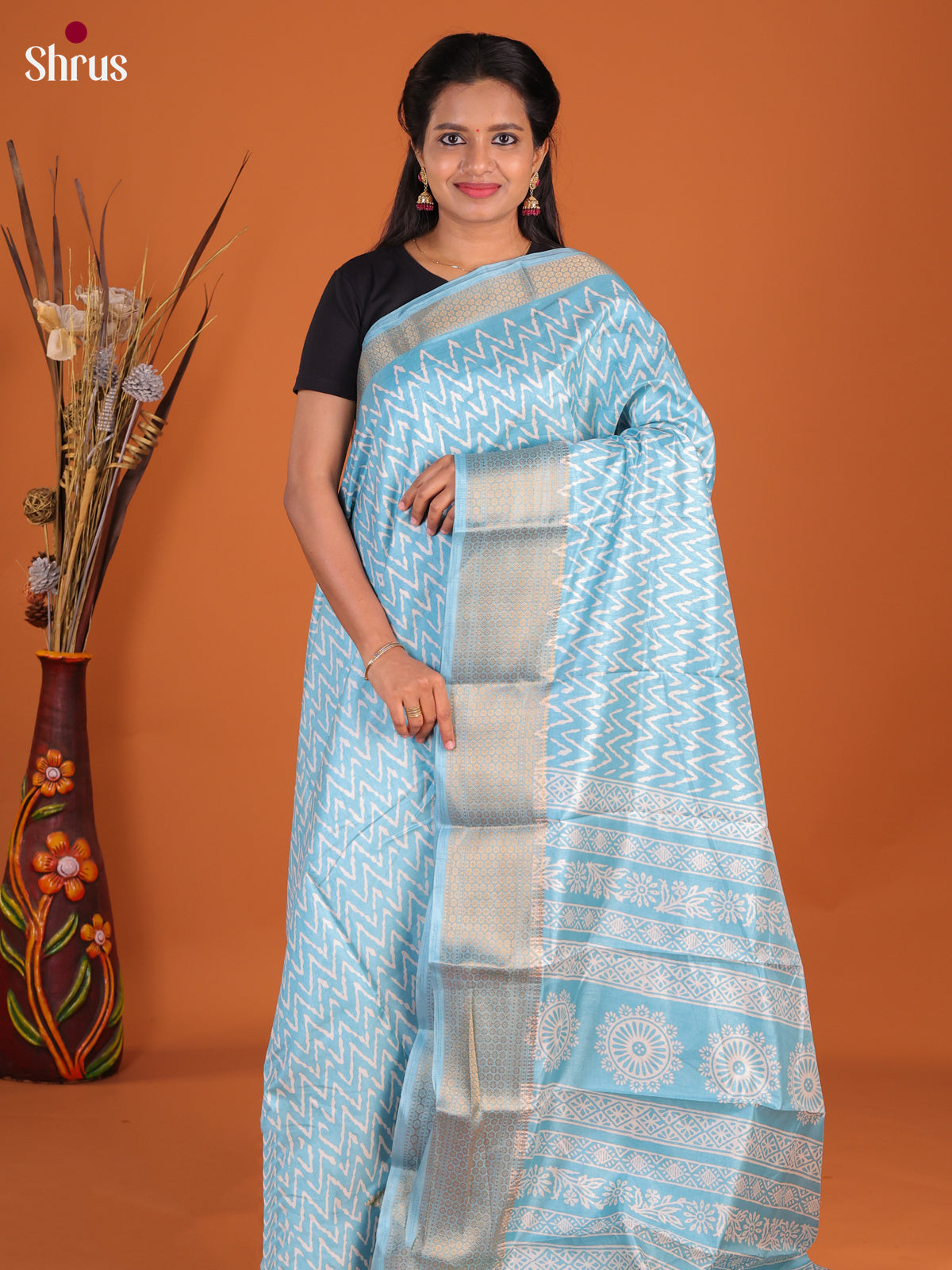 DHS09175 - Semi Crepe Saree - Shop on Shrus.com