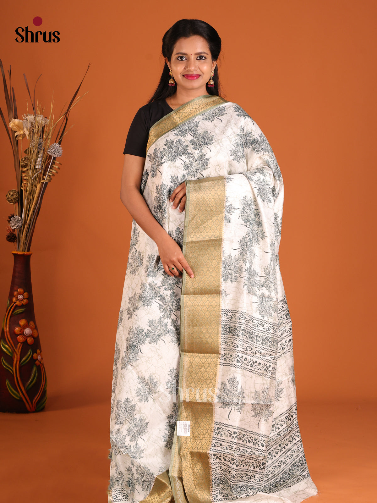 DHS09266 - Semi Crepe Saree - Shop on Shrus.com