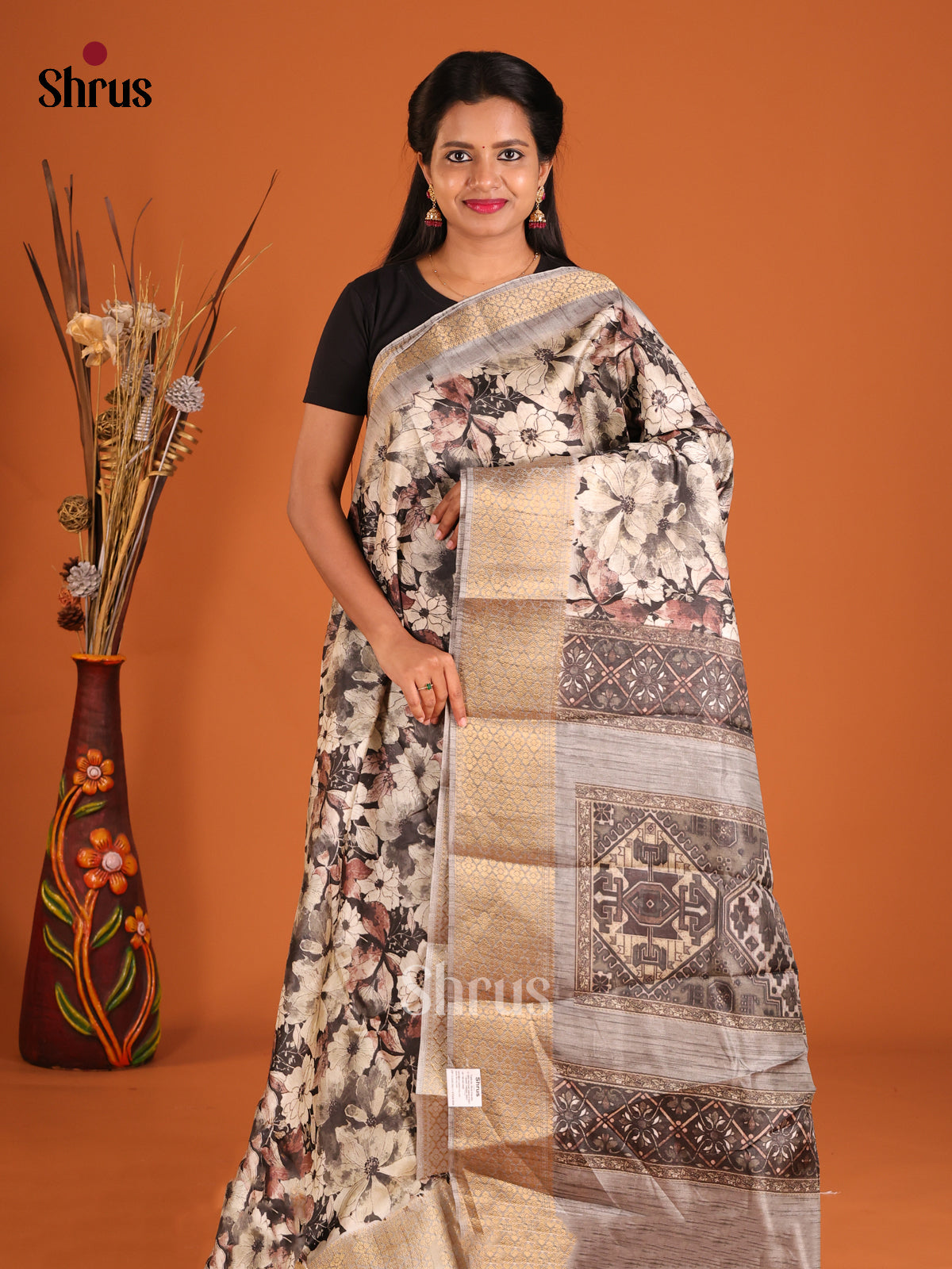 DHS09268 - Semi Crepe Saree - Shop on Shrus.com