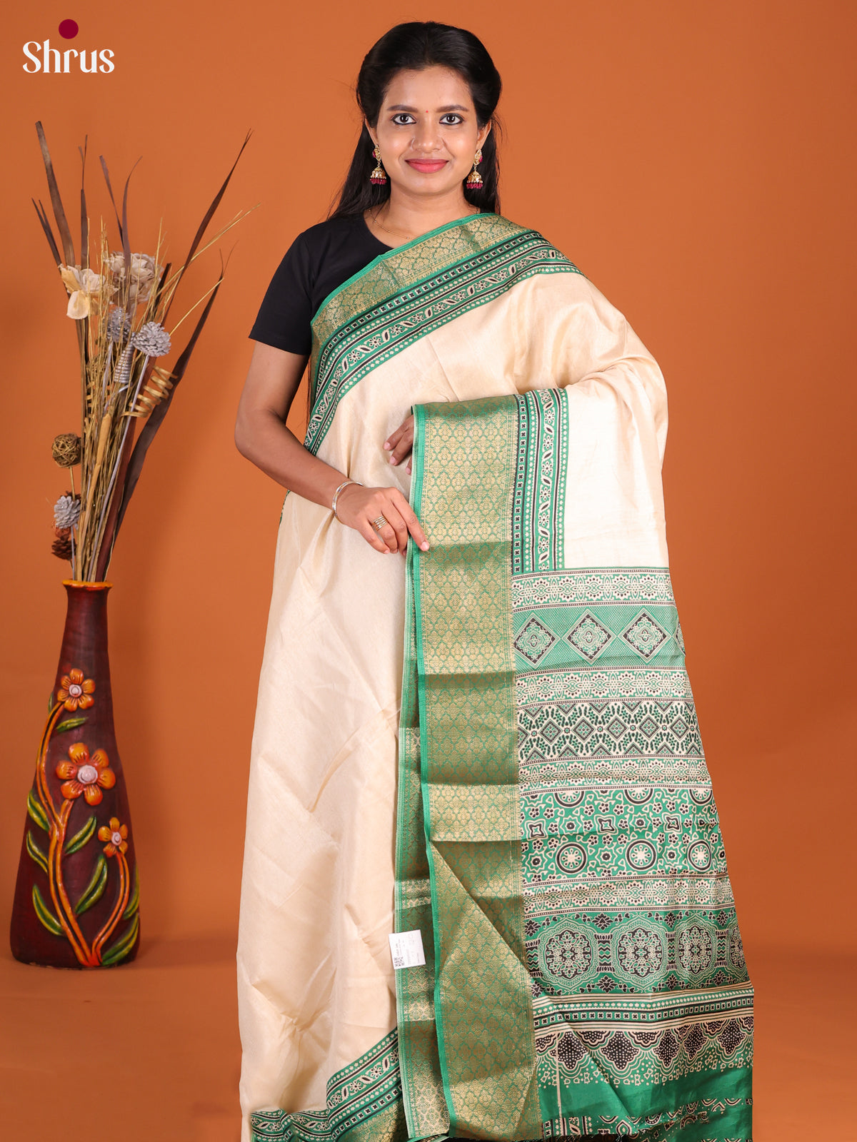 DHS09335 - Semi Crepe Saree - Shop on Shrus.com