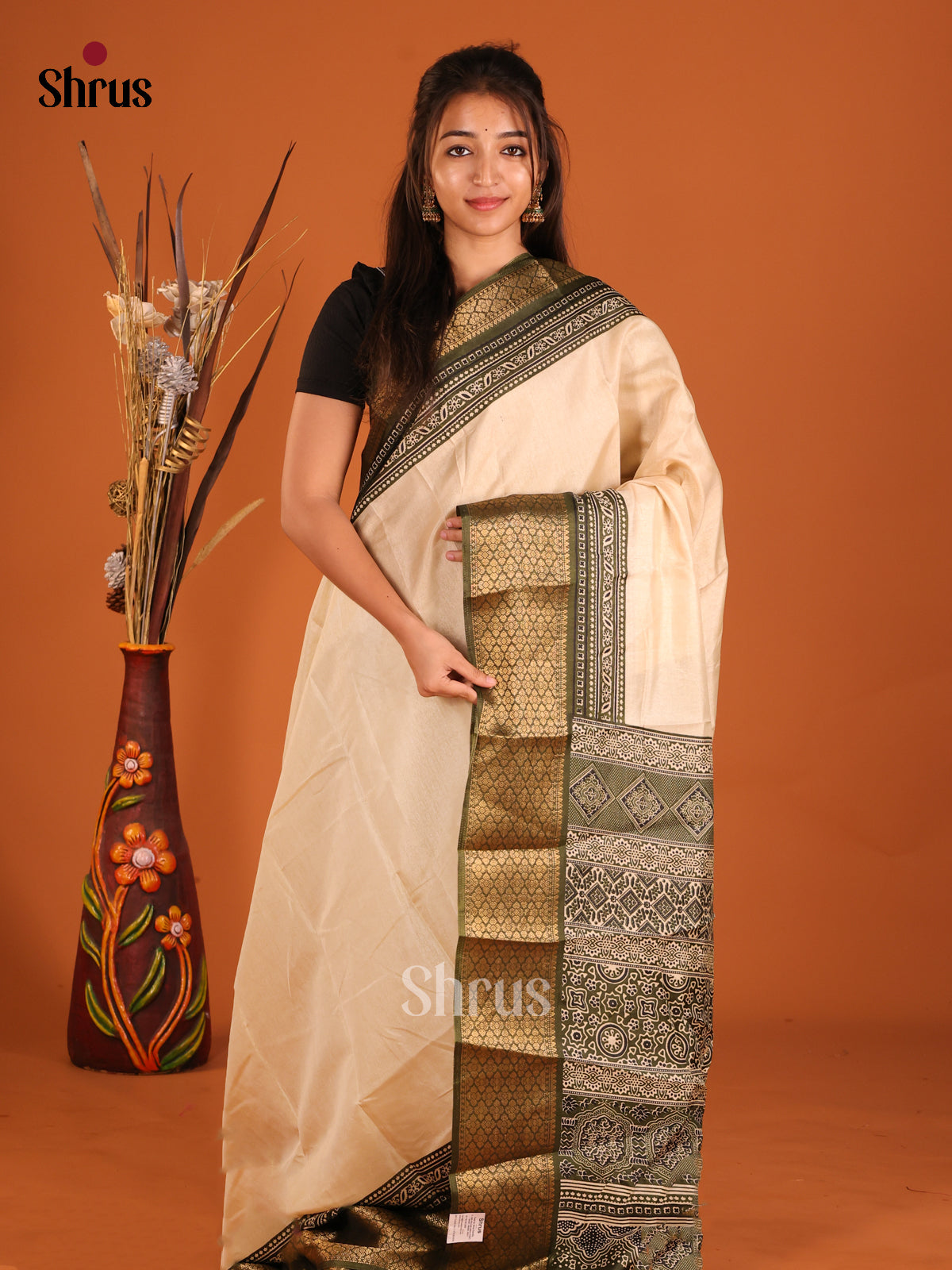 DHS09343 - Semi Crepe Saree - Shop on Shrus.com