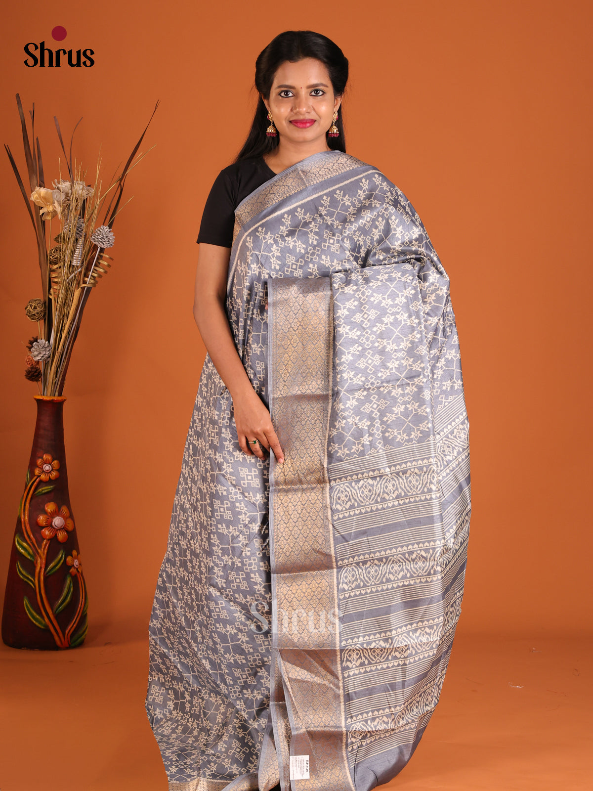 DHS09344 - Semi Crepe Saree - Shop on Shrus.com