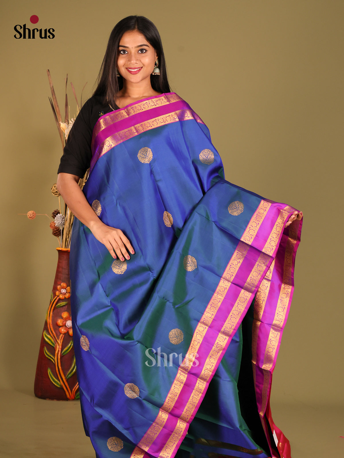 Classy Blue Kanchipuram silk Saree with Pink rettaipet zari border 1