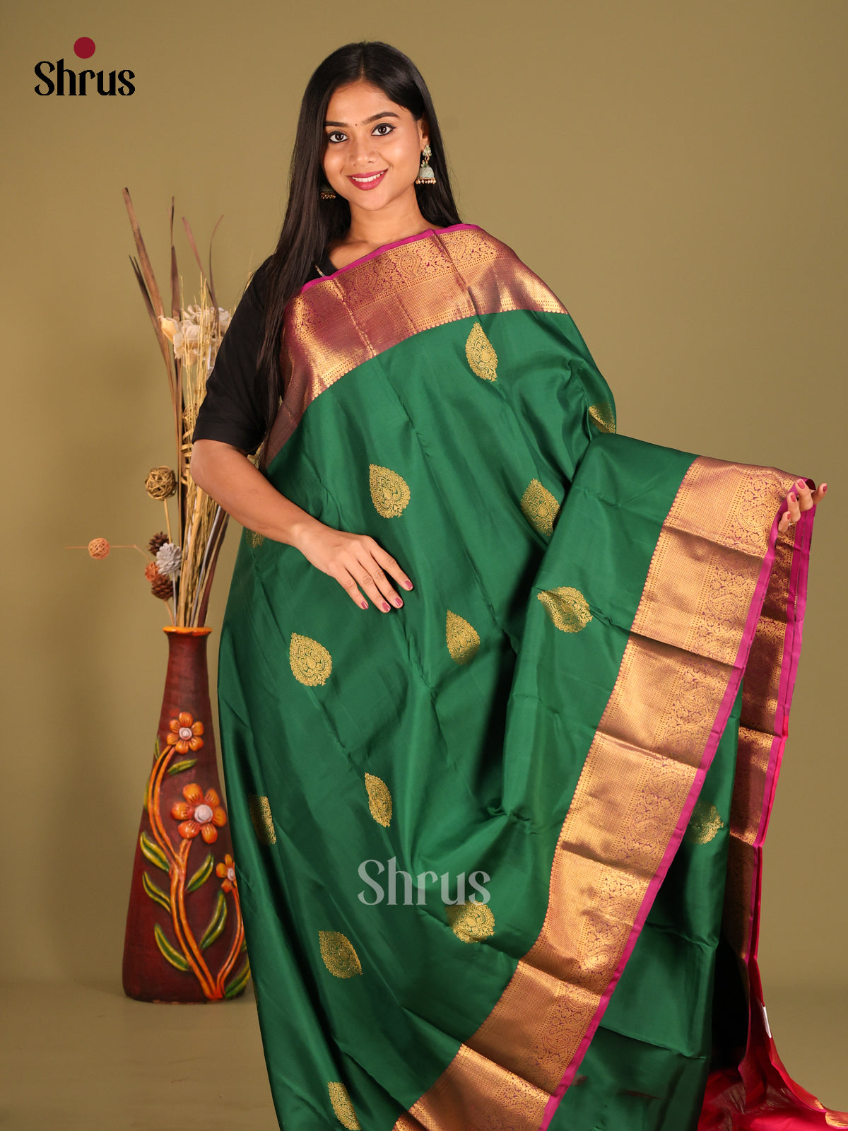 Stunning Green Kanjivaram Silk Saree with Golden Floral Motifs & rich Pink zari border 1