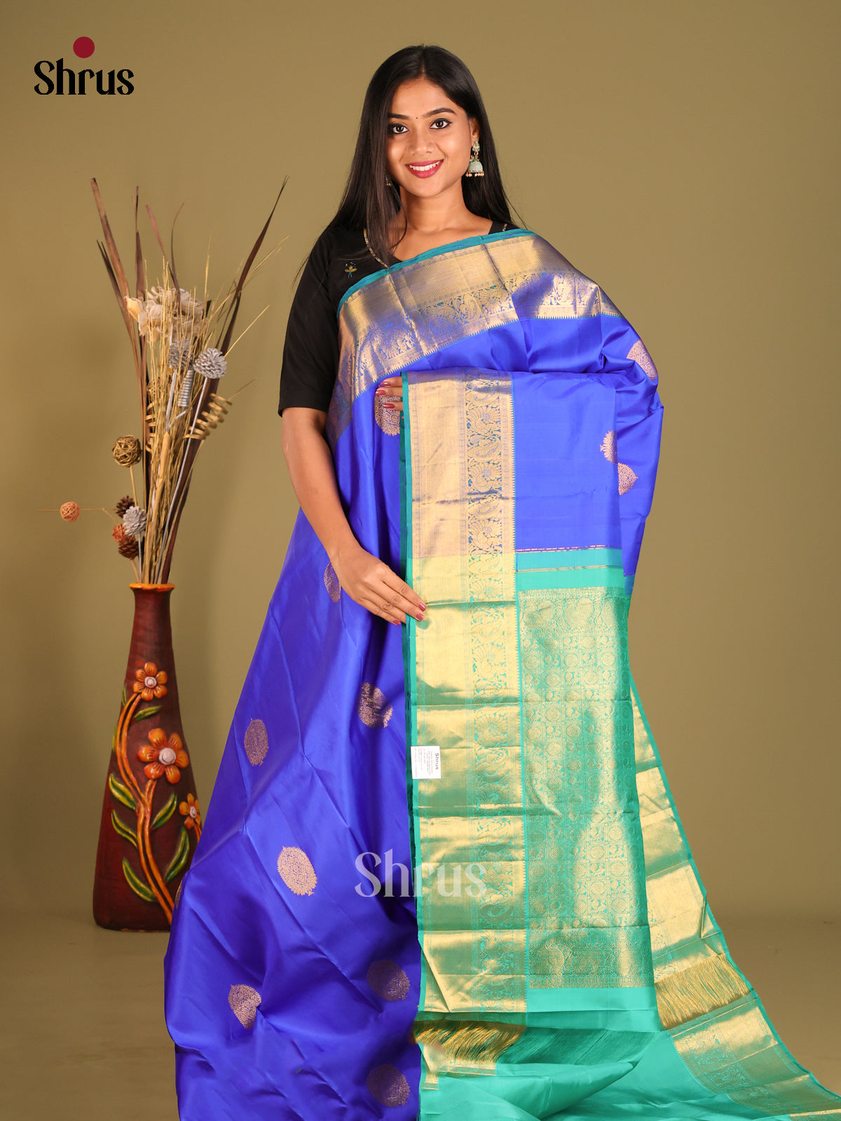 Blue & Teal Kanchipuram Butta design Saree gleams with gold zari buttas