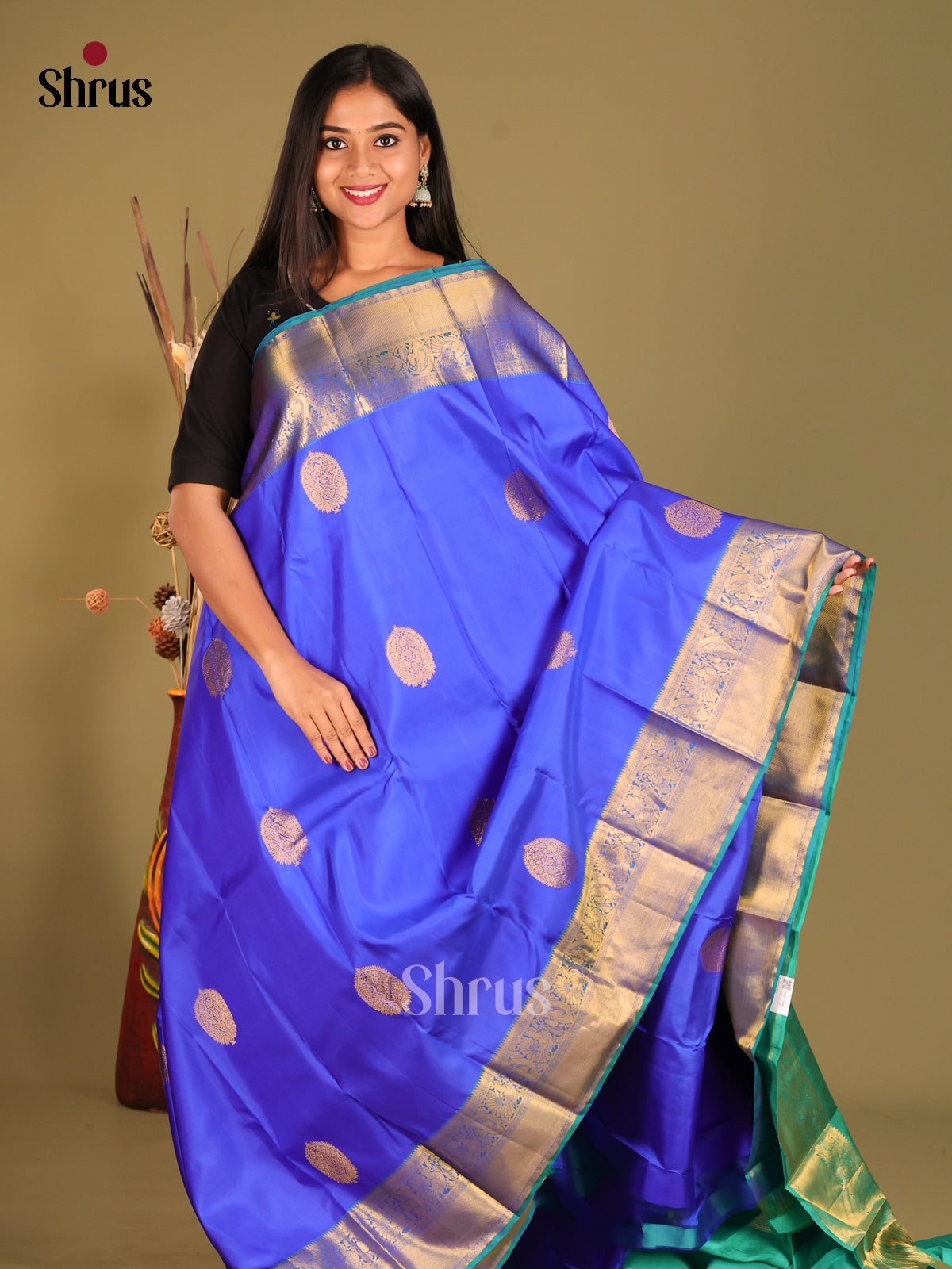 Blue & Teal Kanchipuram Butta design Saree gleams with gold zari buttas -1