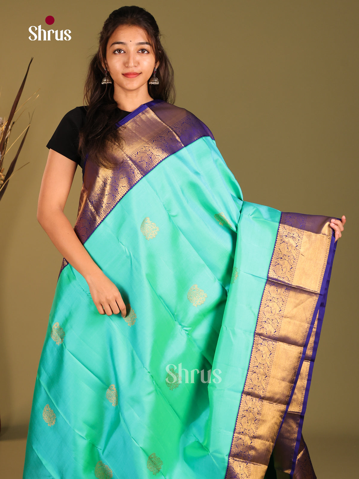 Pastel Blue Kanjivaram Silk Saree with paisley motifs & Contrast Blue Zari Border 1