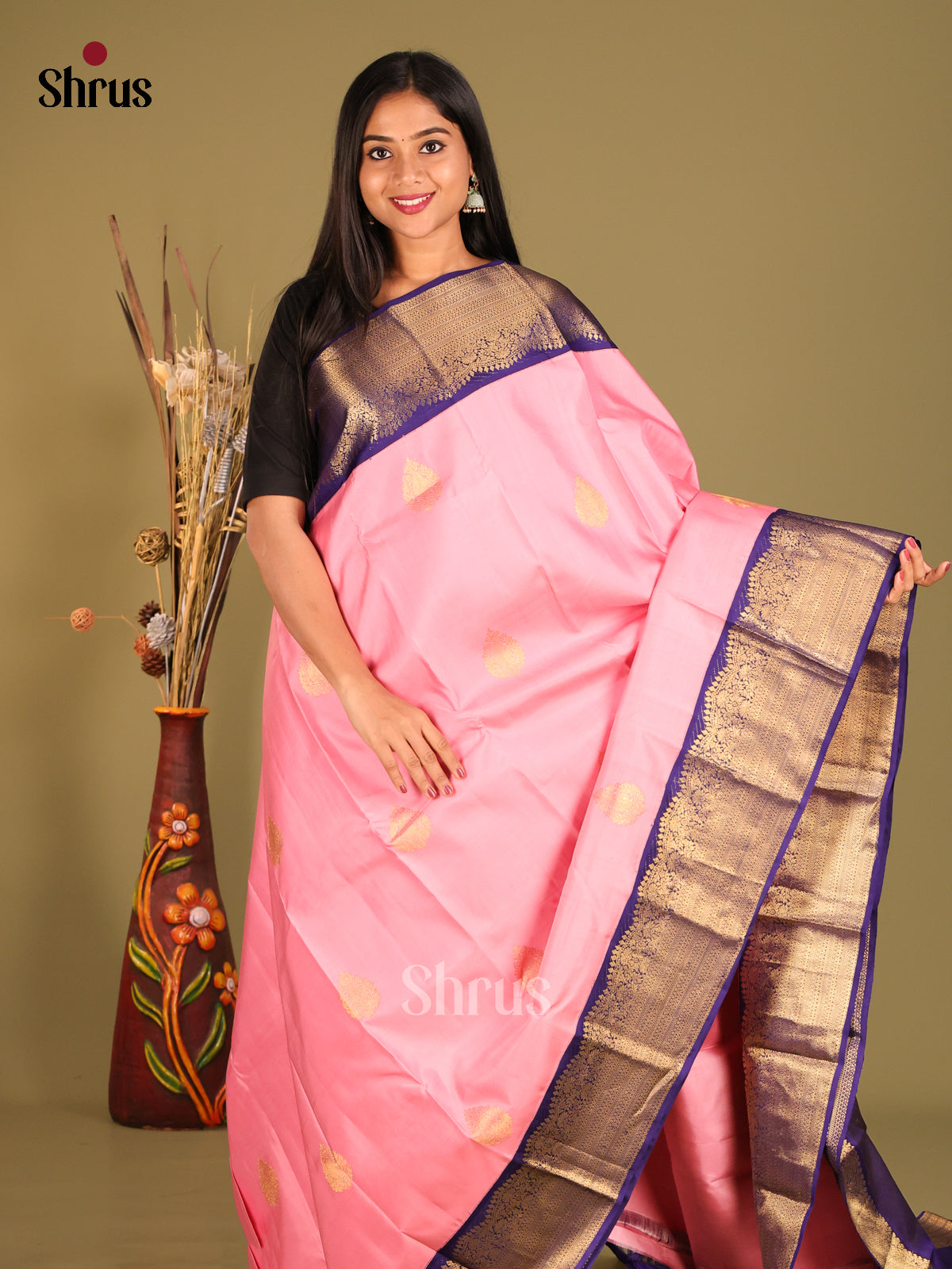 Beautiful Pink Kanchipuram Silk Saree with zari thilagam motifs & Blue Brocade Border 1