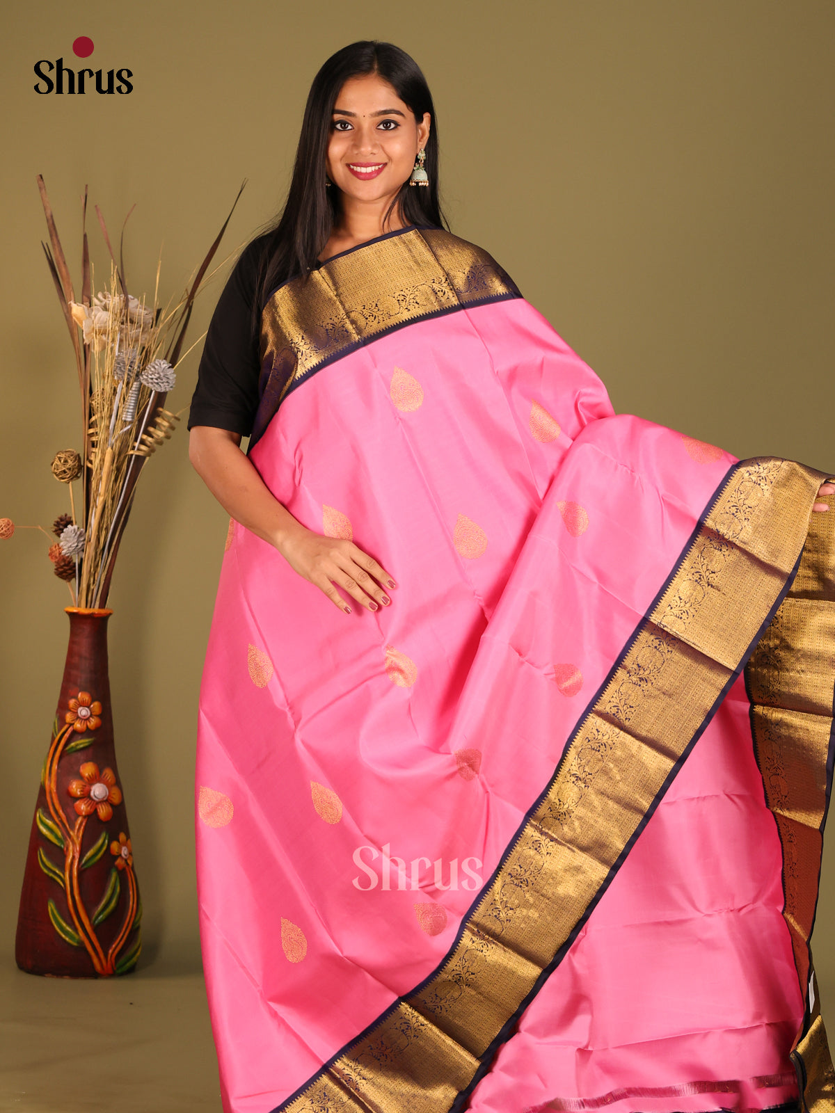 Charming Pink Kanchipuram Saree with golden thilagam motifs & Blue Border -1