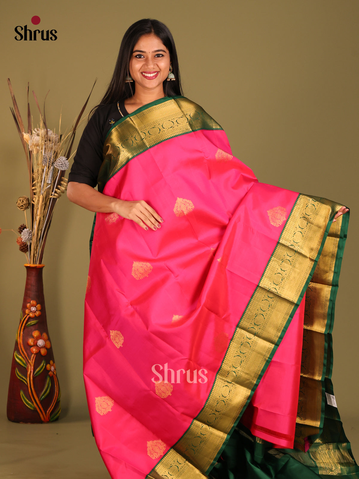 Regal Pink Kanchipuram Silk Saree with golden motifs & Green Zari Woven Brocade Pallu 1