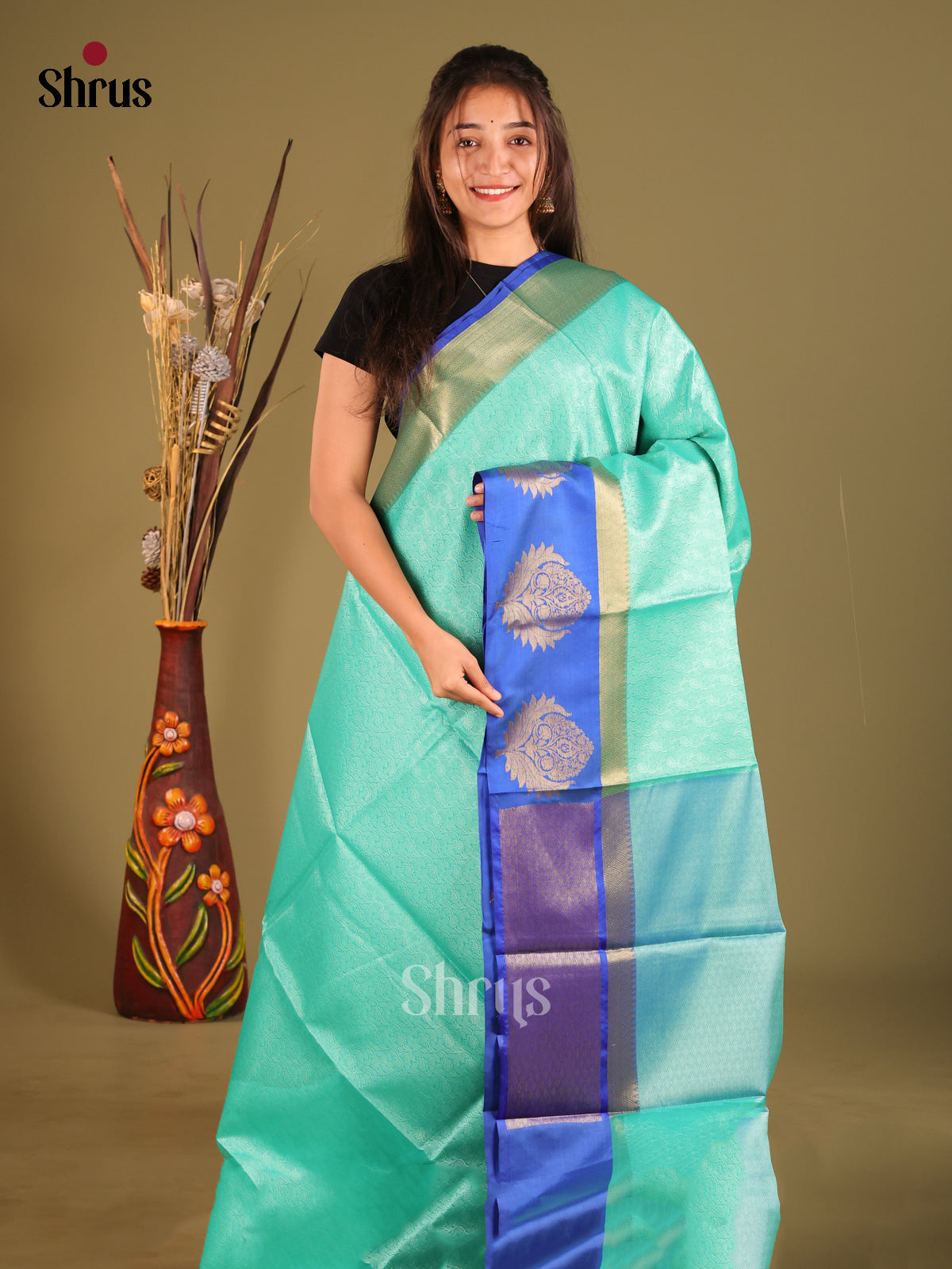 DHS11854 - Tanchoi Saree - Shop on Shrus.com