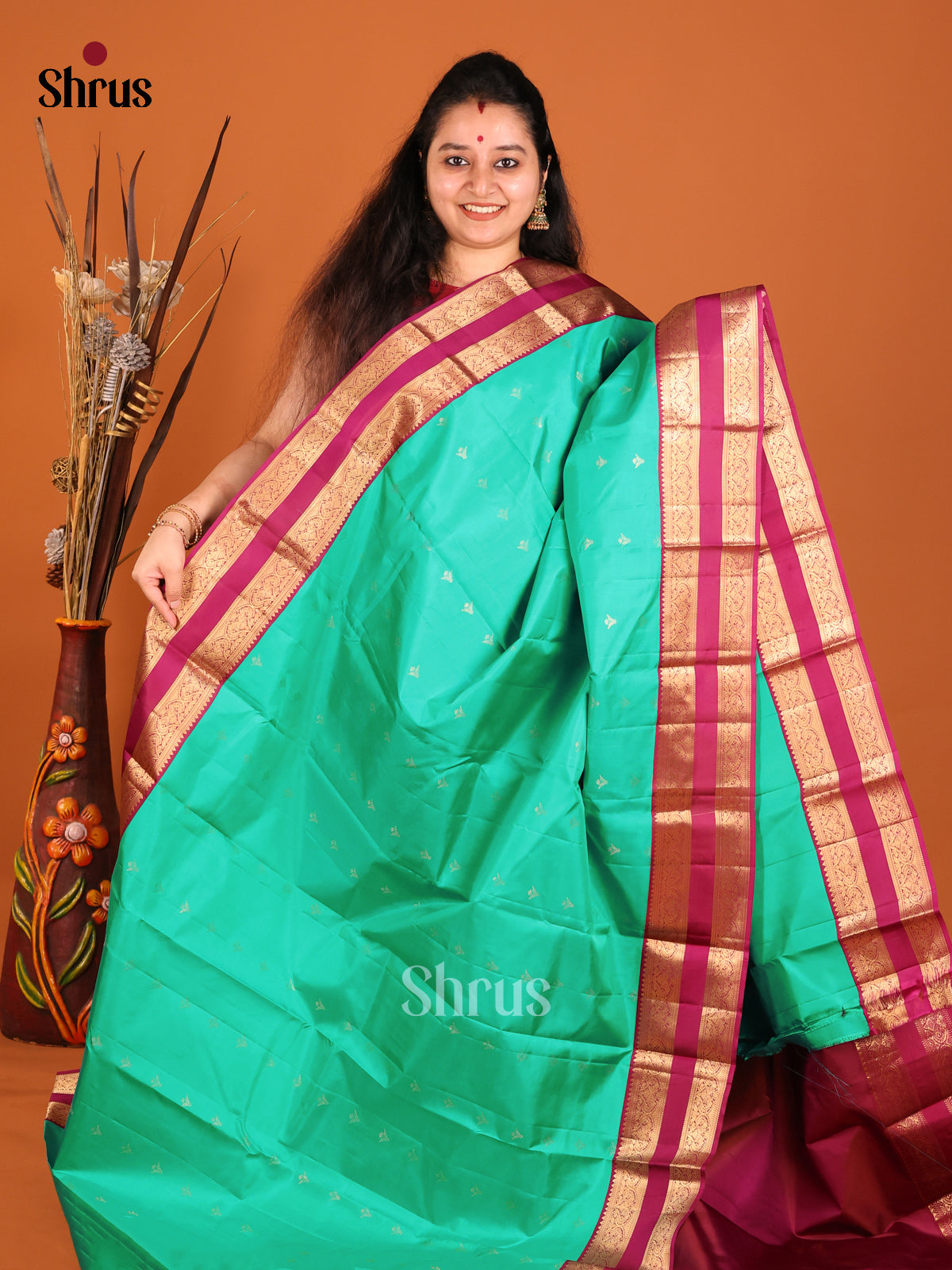 Green & Maroon Kanchipuram Butta design Saree with rettaipet zari border -1