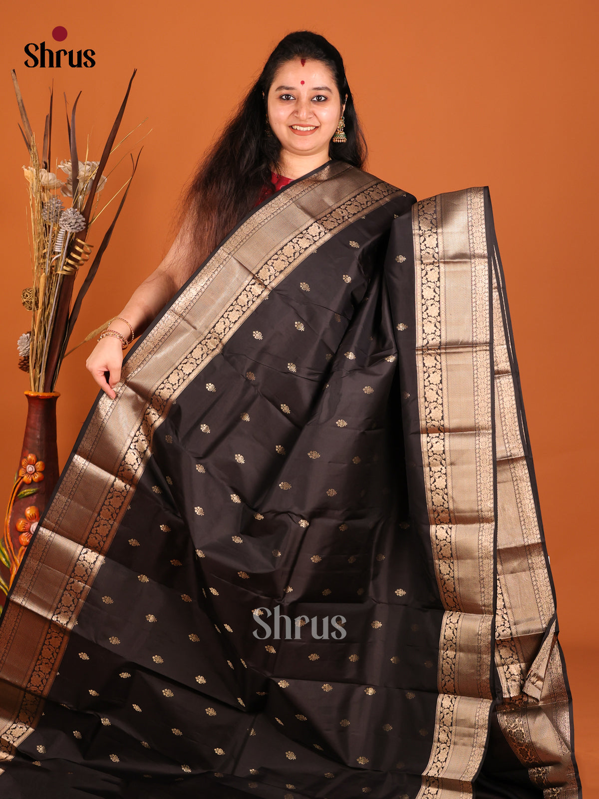 DHS18117 - Kanchipuram Butta design Saree - Shop on Shrus.com
