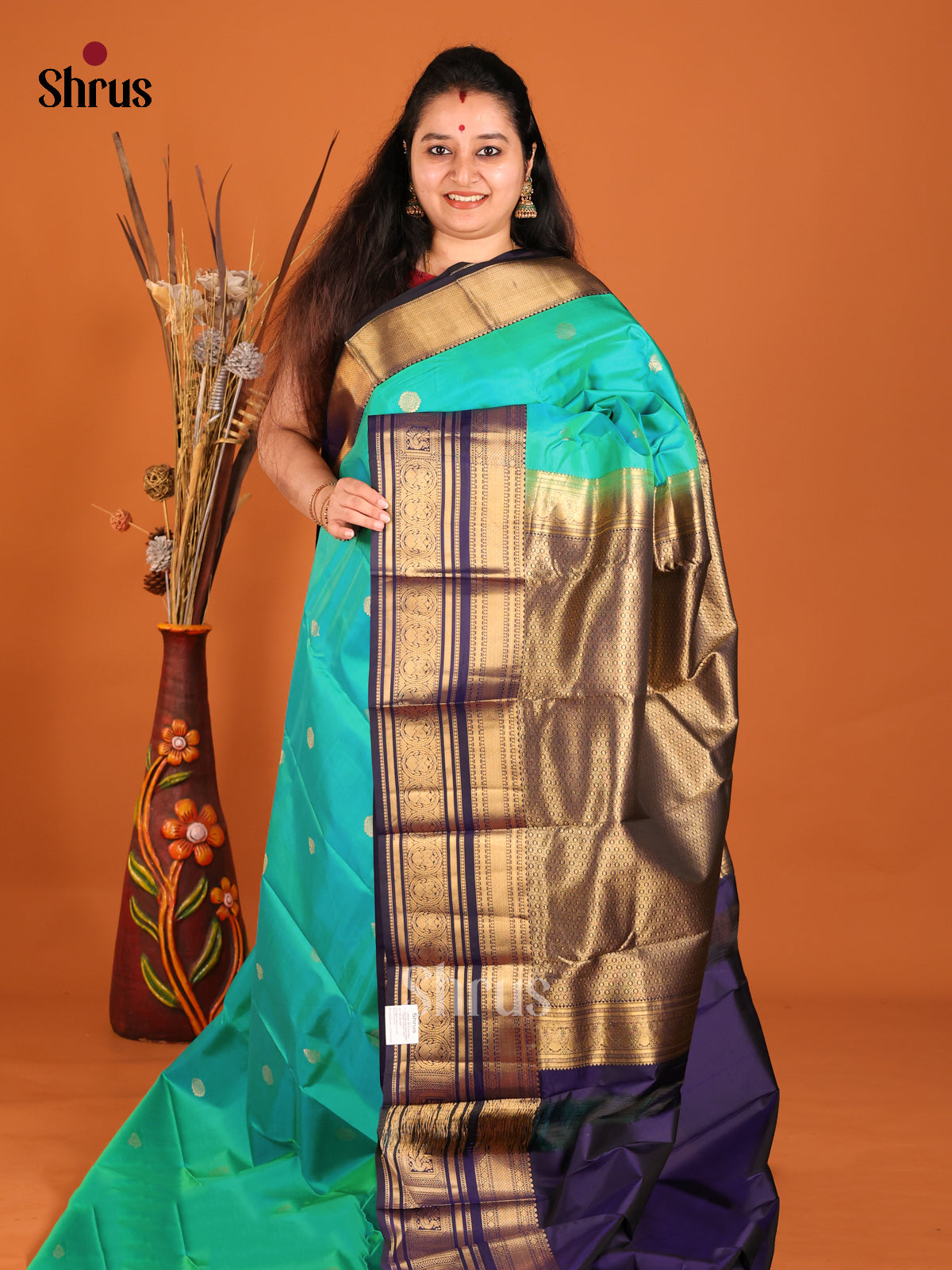 Blue and navy blue Kanchipuram Butta design Saree