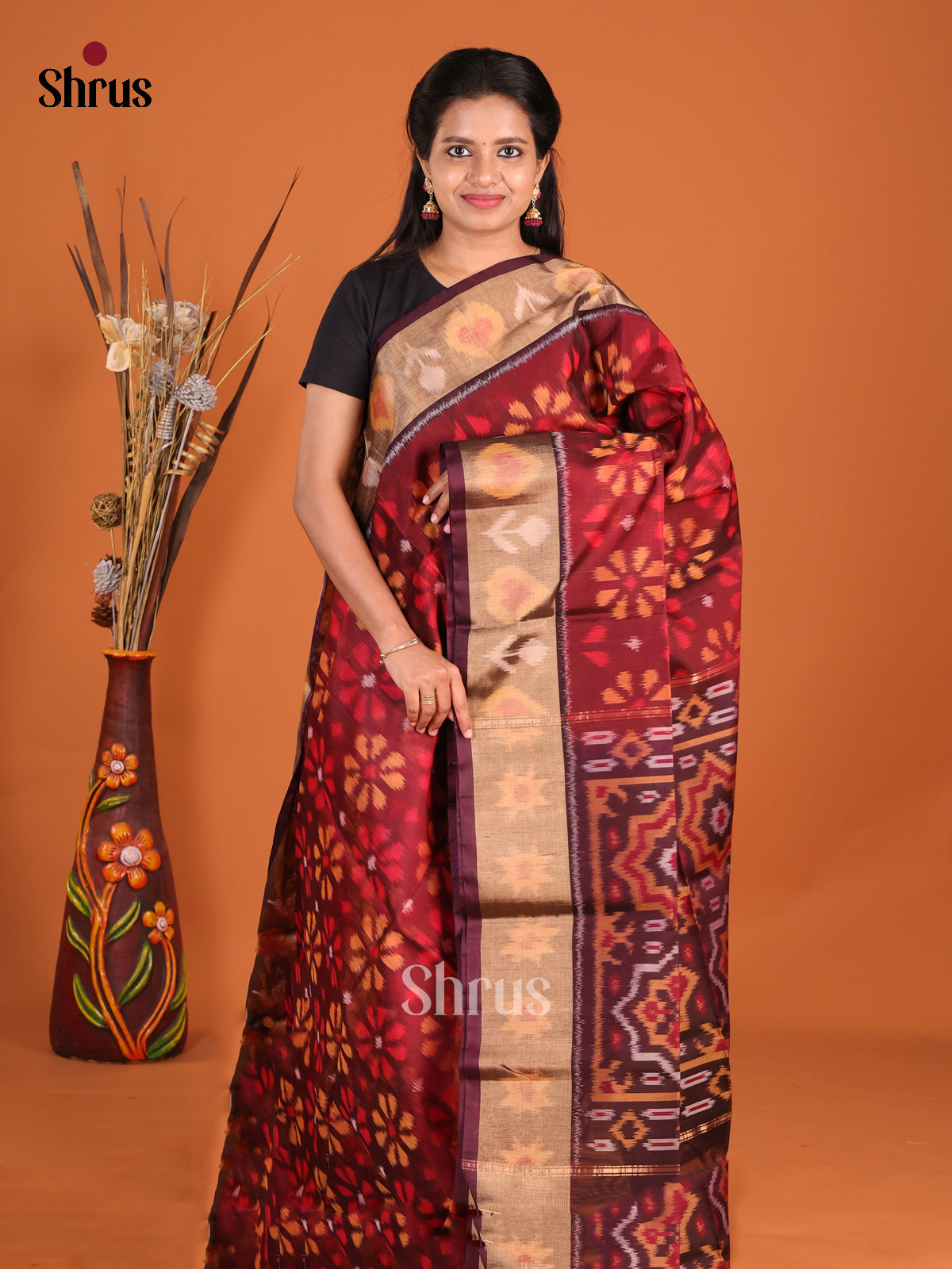 Stunning Arakku Maroon Pochampally Silk Cotton Saree With Floral Pattern & Brown Pallu