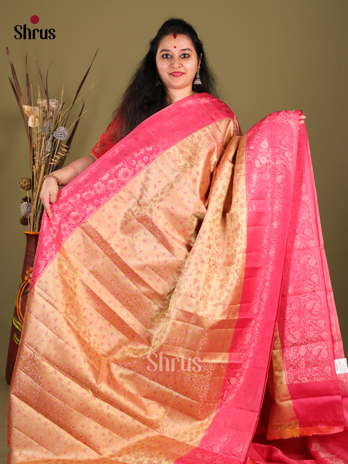 Elegant Peach Kanjivaram Saree with floral nestling brocade & Pink Border -1