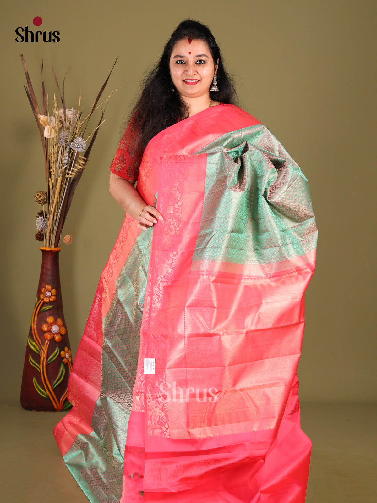 Stunning Green Kanjivaram Saree with Intricately woven zari brocade & Orangish Pink Border