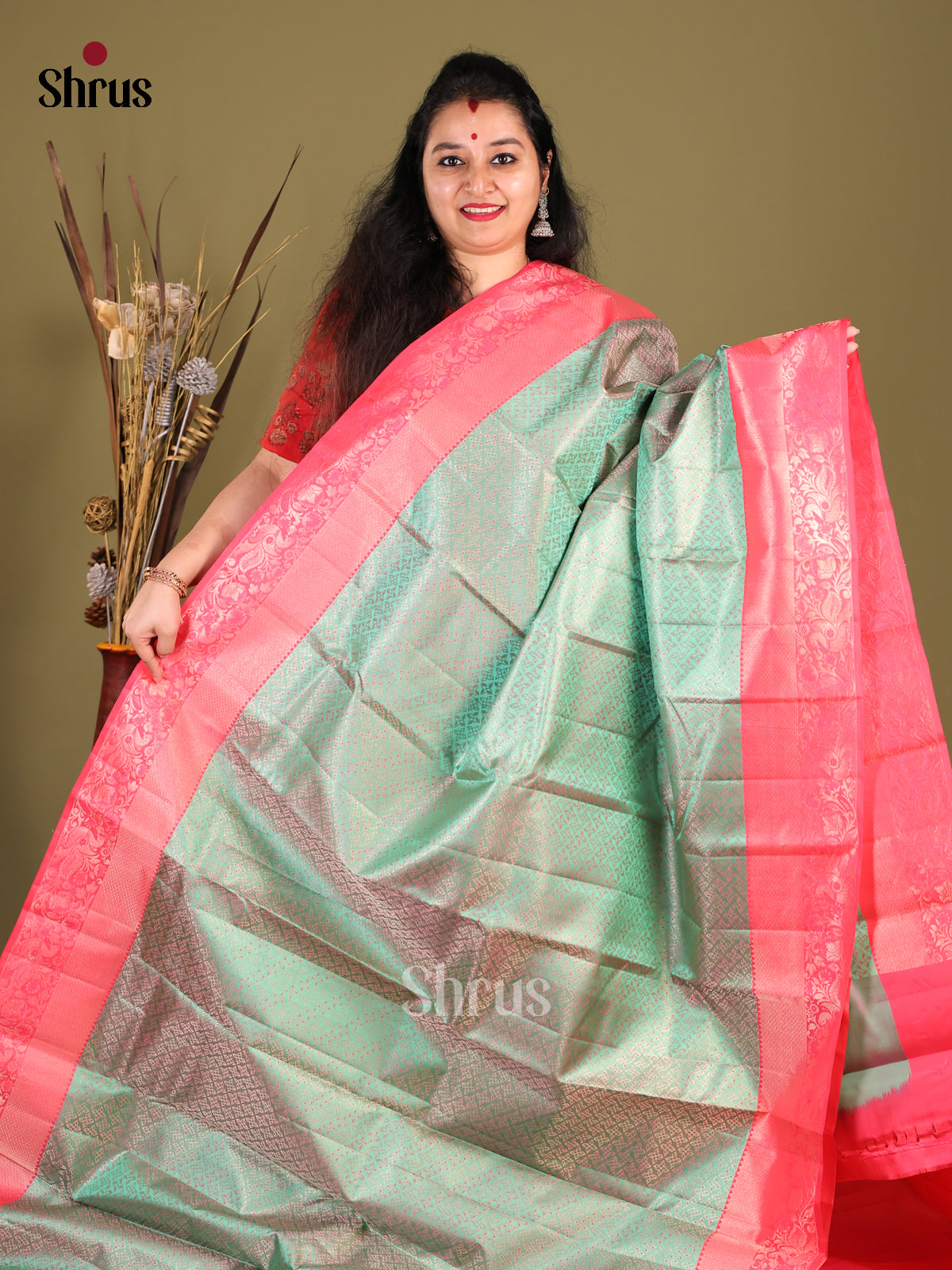 Stunning Green Kanjivaram Saree with Intricately woven zari brocade & Orangish Pink Border -1
