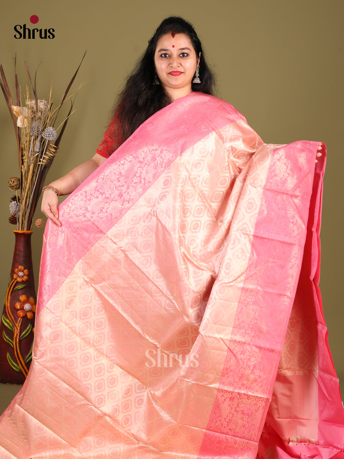 Elegant Peach Kanchipuram silk Saree with Intricate Brocade & Pink border -1