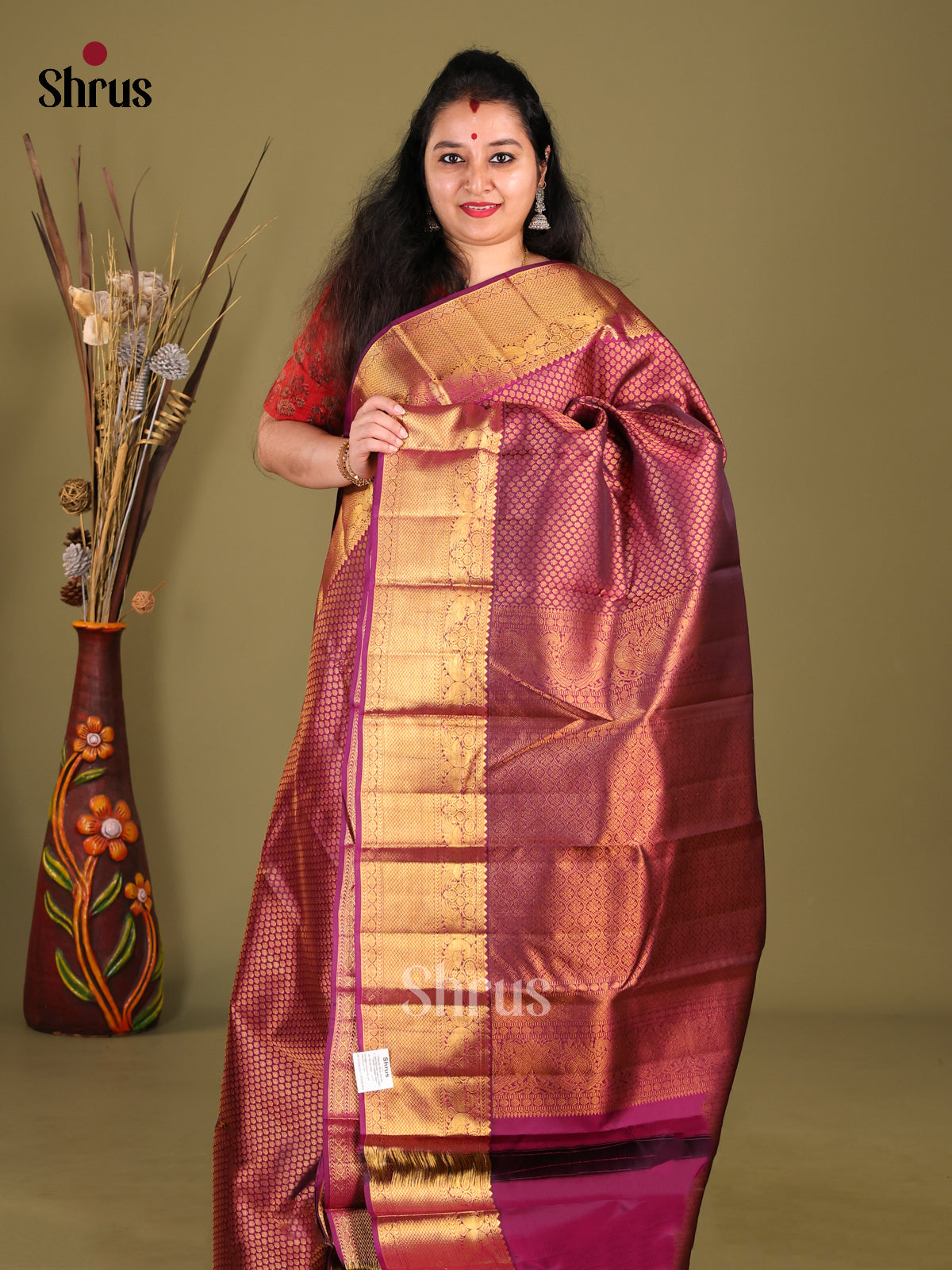 Luminous Purple Kanchipuram Saree with rich Golden BRocade Body & Zari Woven Border