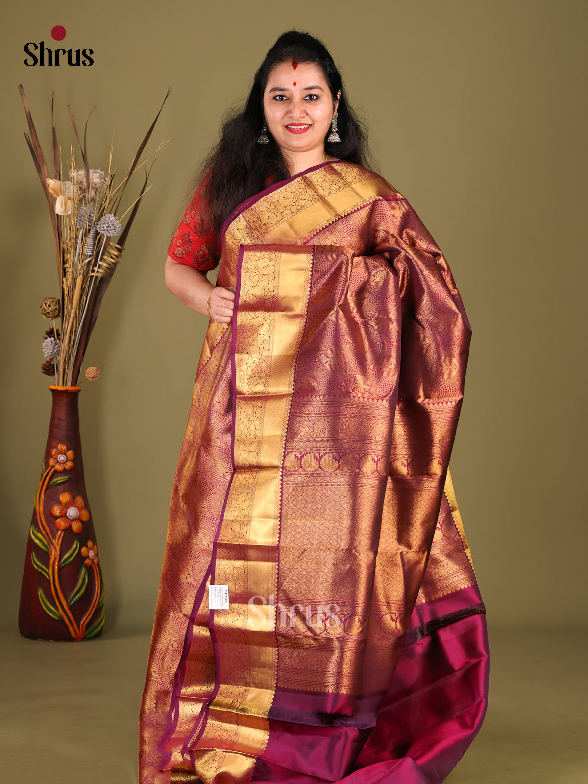 Exquisite Maroon Kanjivaram silk Saree with intricately Woven zari brocade