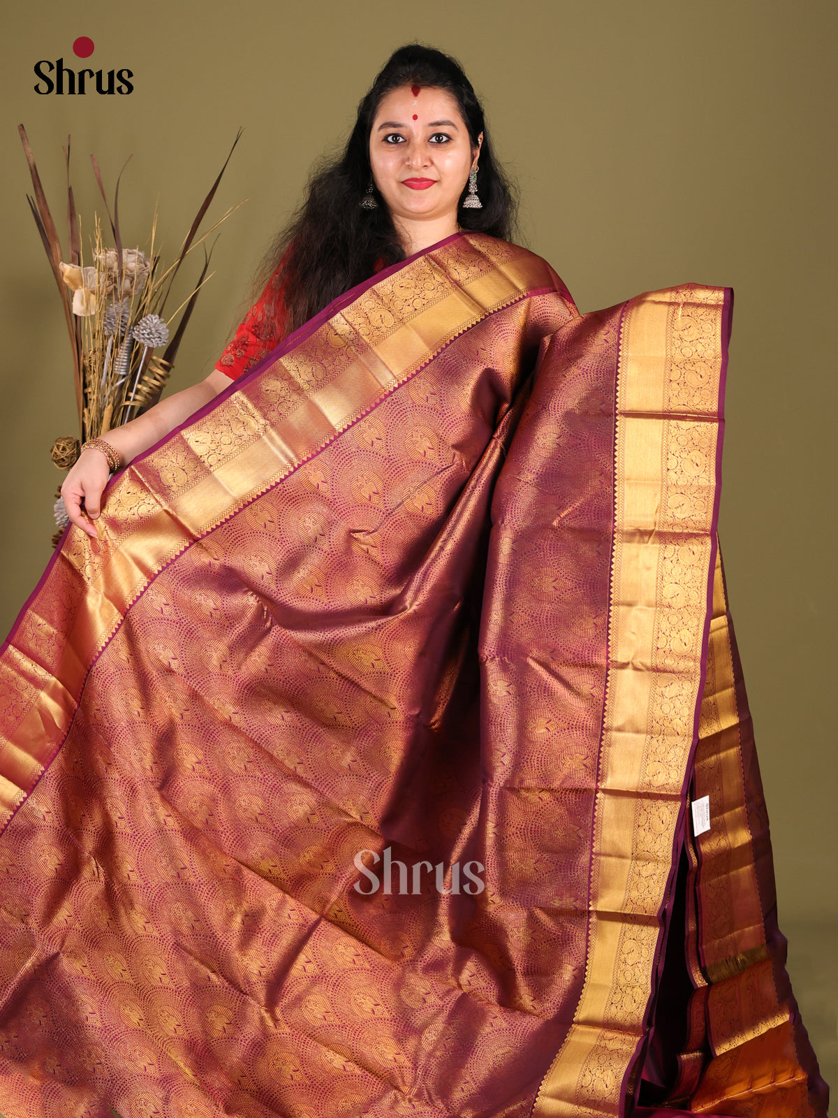 Exquisite Maroon Kanjivaram silk Saree with intricately Woven zari brocade -1