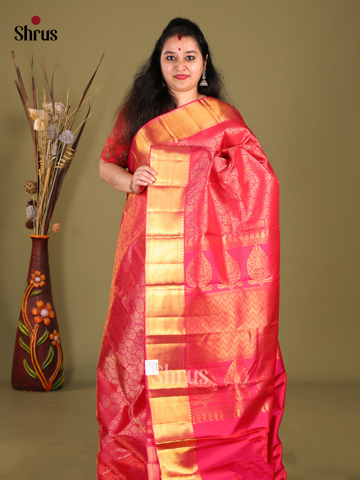 Charming Pink Kanjivaram Saree with floral nestling brocade & Zari Woven Border