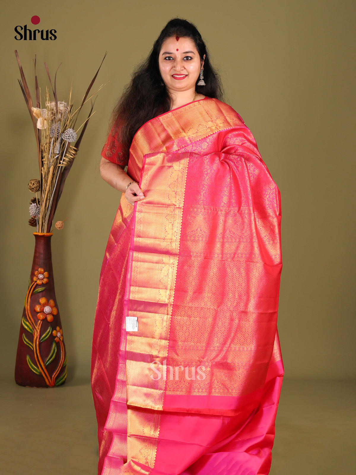 Gorgeous Pink Kanchipuram Saree with golden nestling brocade Design & Zari Border