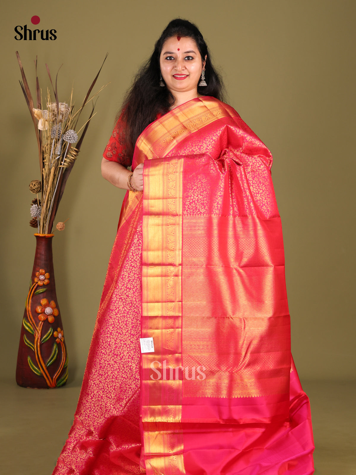 Timeless Pink Kanchipuram Saree with golden floral nestling brocade Pattern