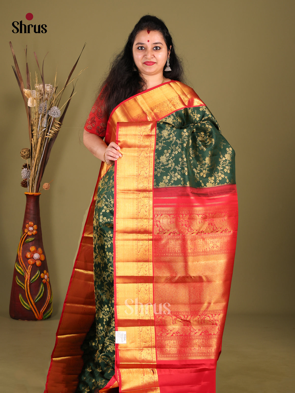 Classy Purple Kanjivaram silk Saree with Intricately Woven gold zari brocade