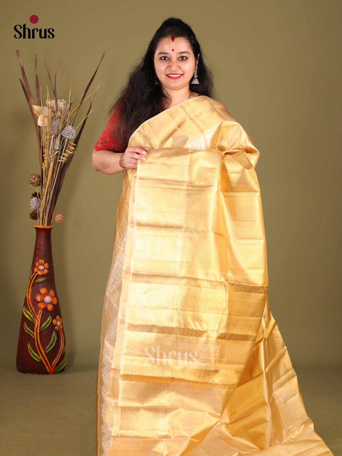 Classy Cream Kanjivaram silk Saree with floral nestling brocade & Zari Border