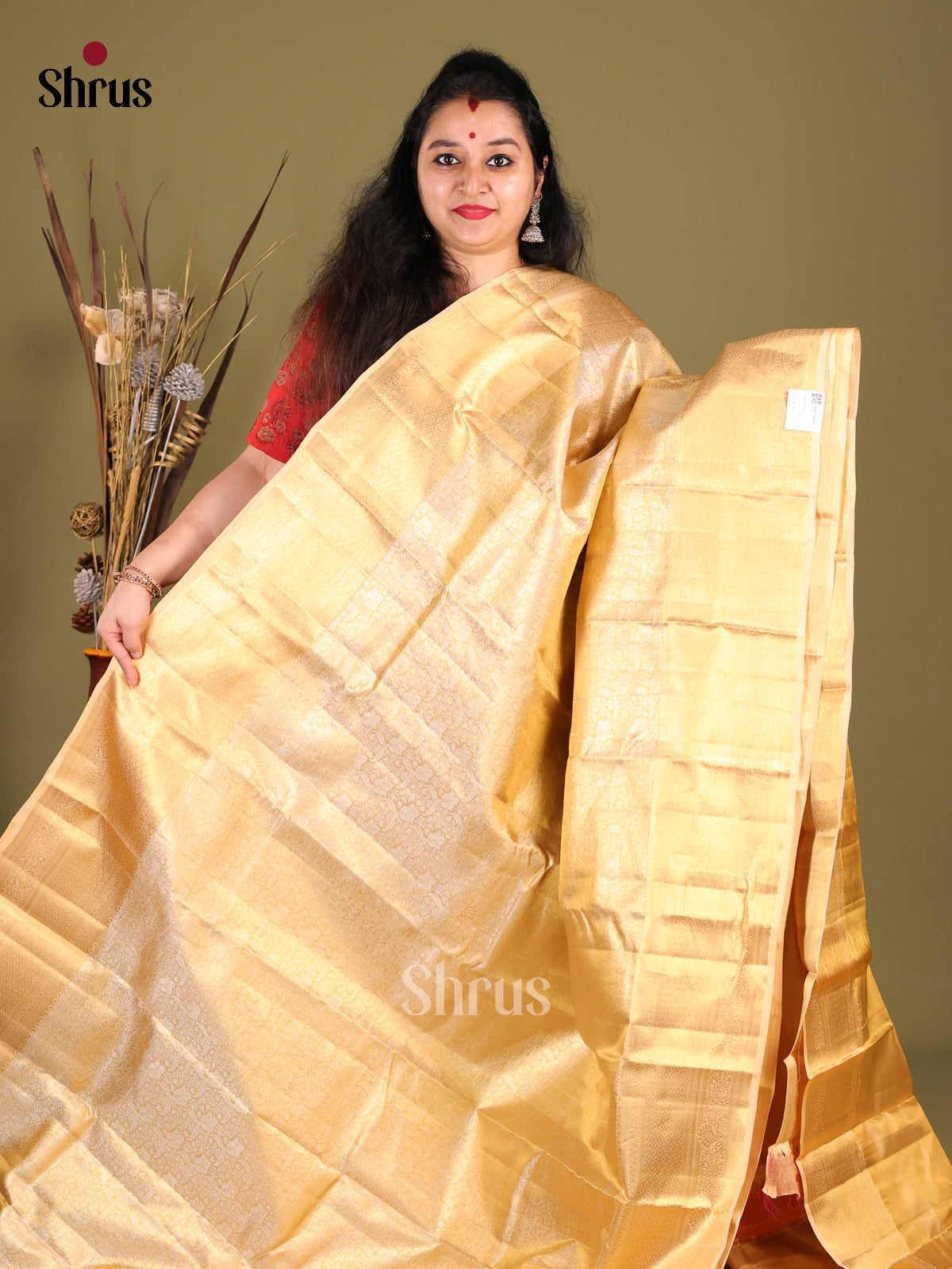Classy Cream Kanjivaram silk Saree with floral nestling brocade & Zari Border 1