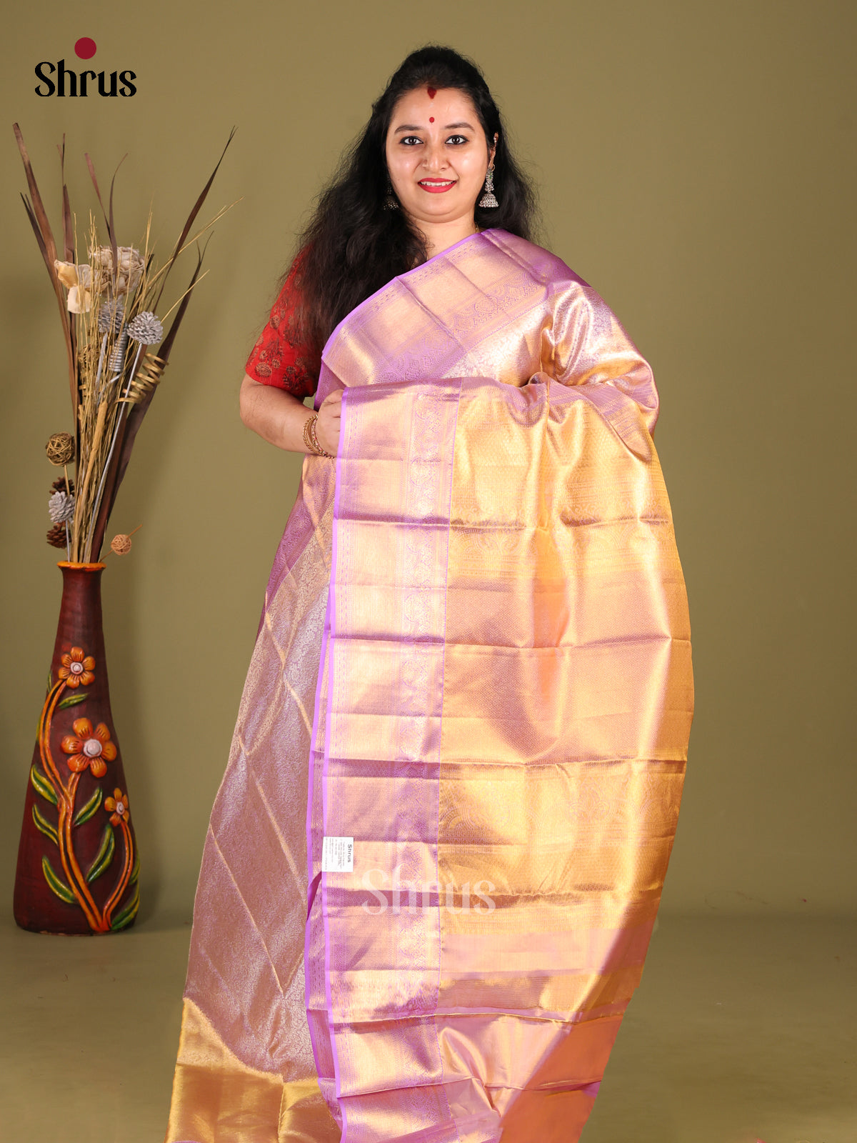 Charming Lavender Kanchipuram Saree with Intricately woven Zari Brocade Body