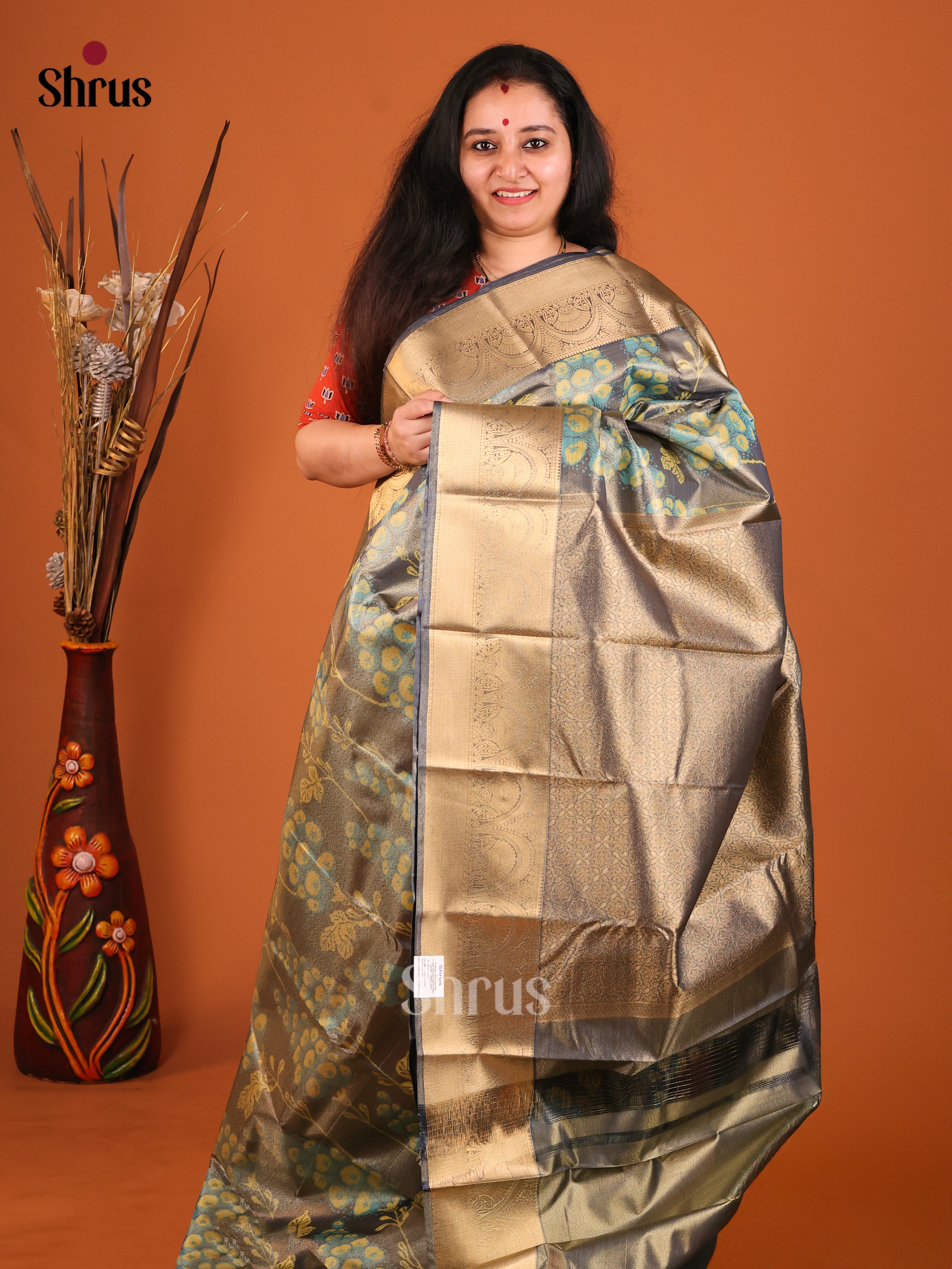 Green Black gold Kanchipuram-halfpure Saree