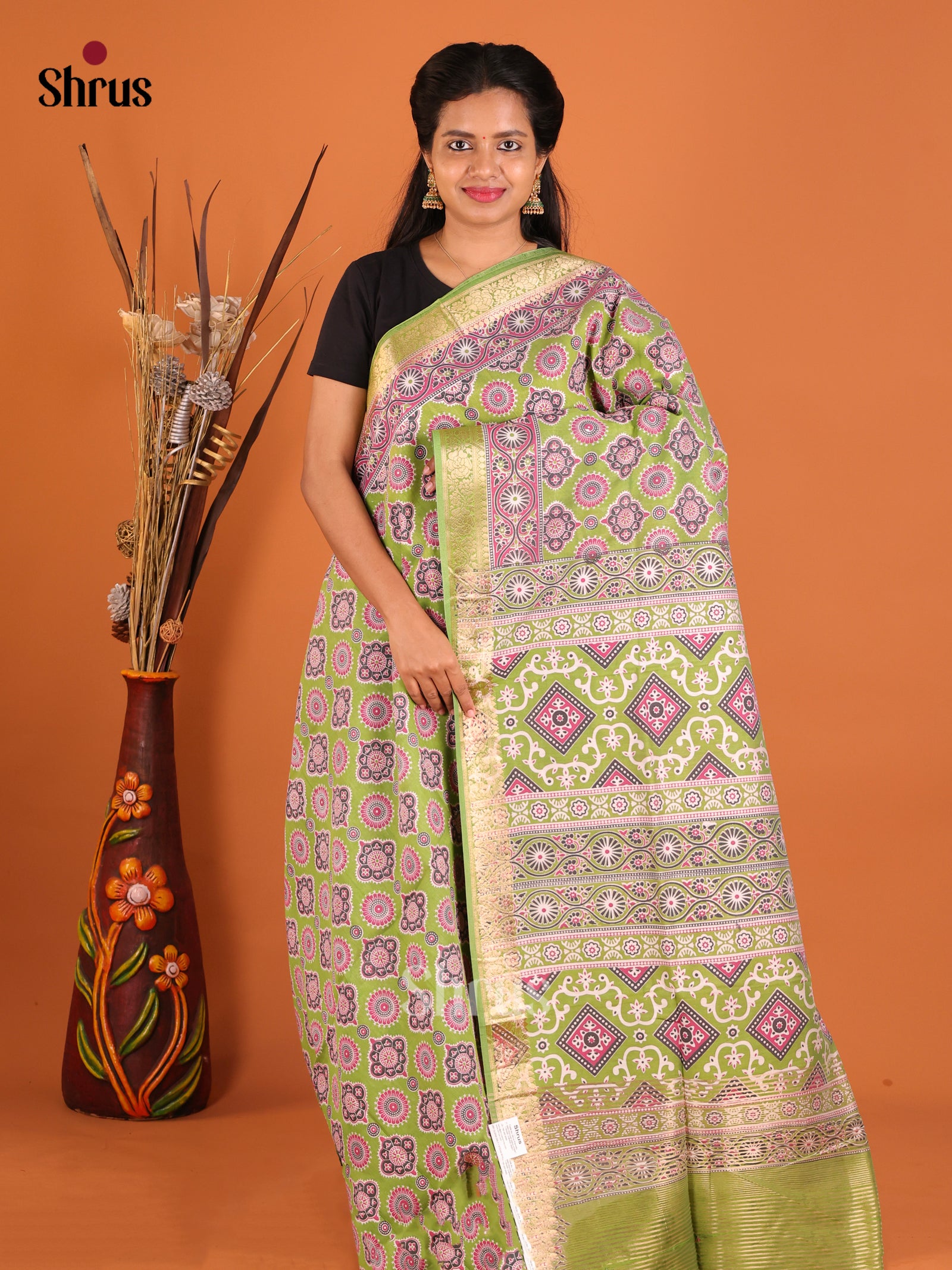 Green & Pink- Moonga Silk Saree