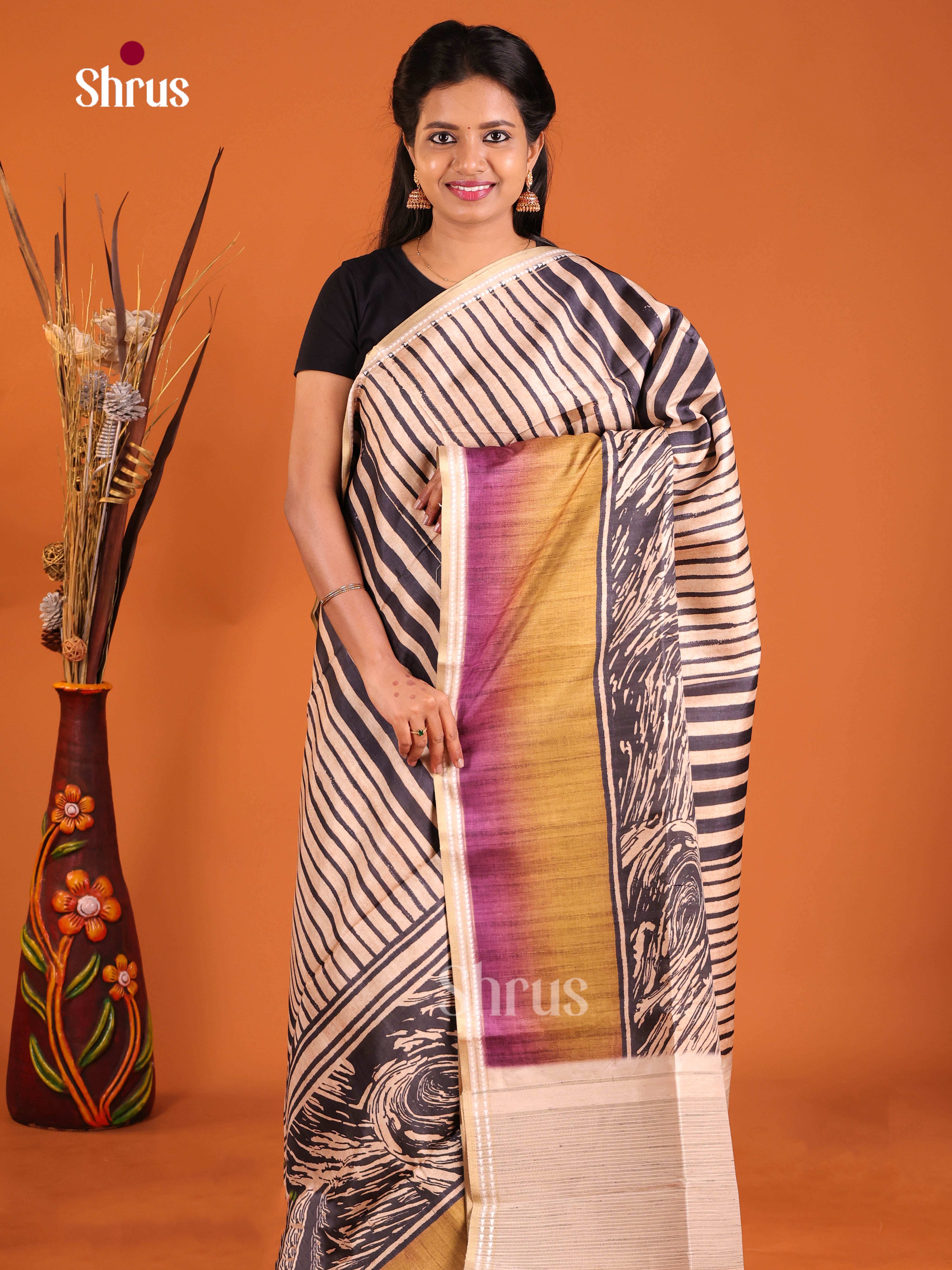 DHS28330 - Semi matka Saree