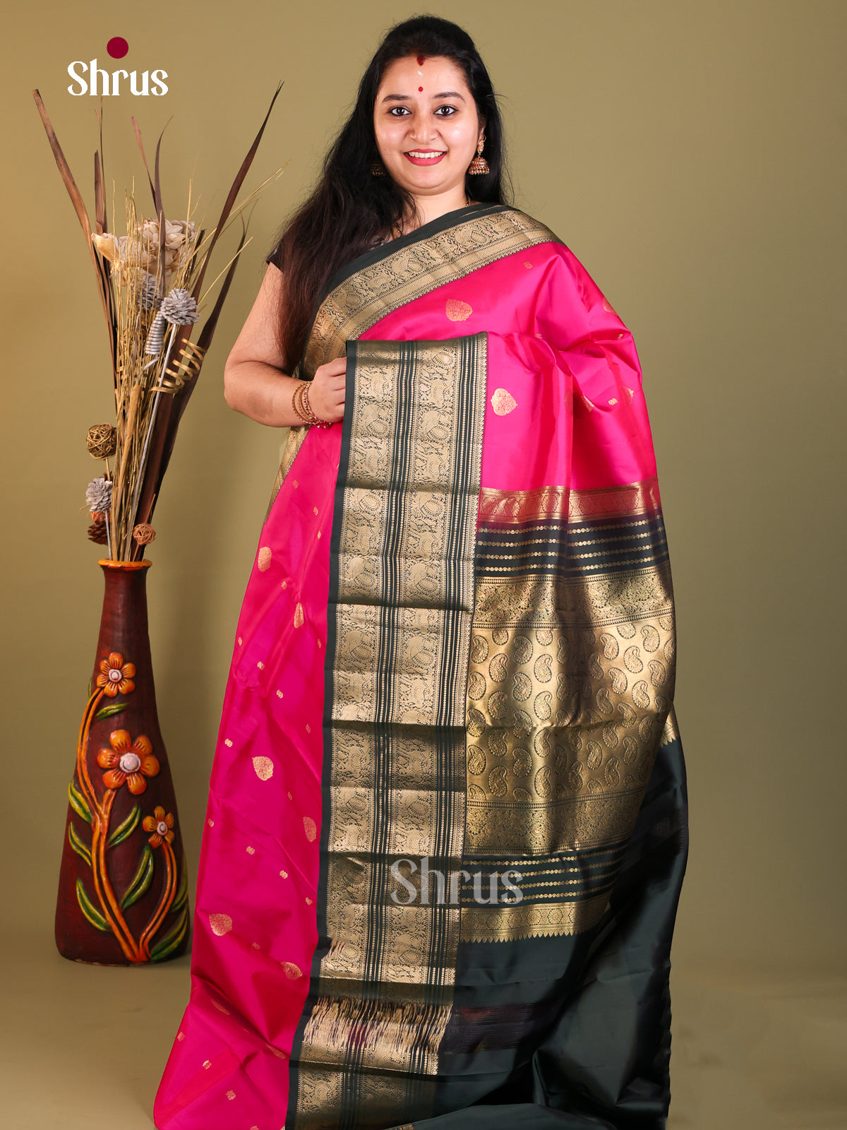 pink and black Kanchipuram Butta design Saree